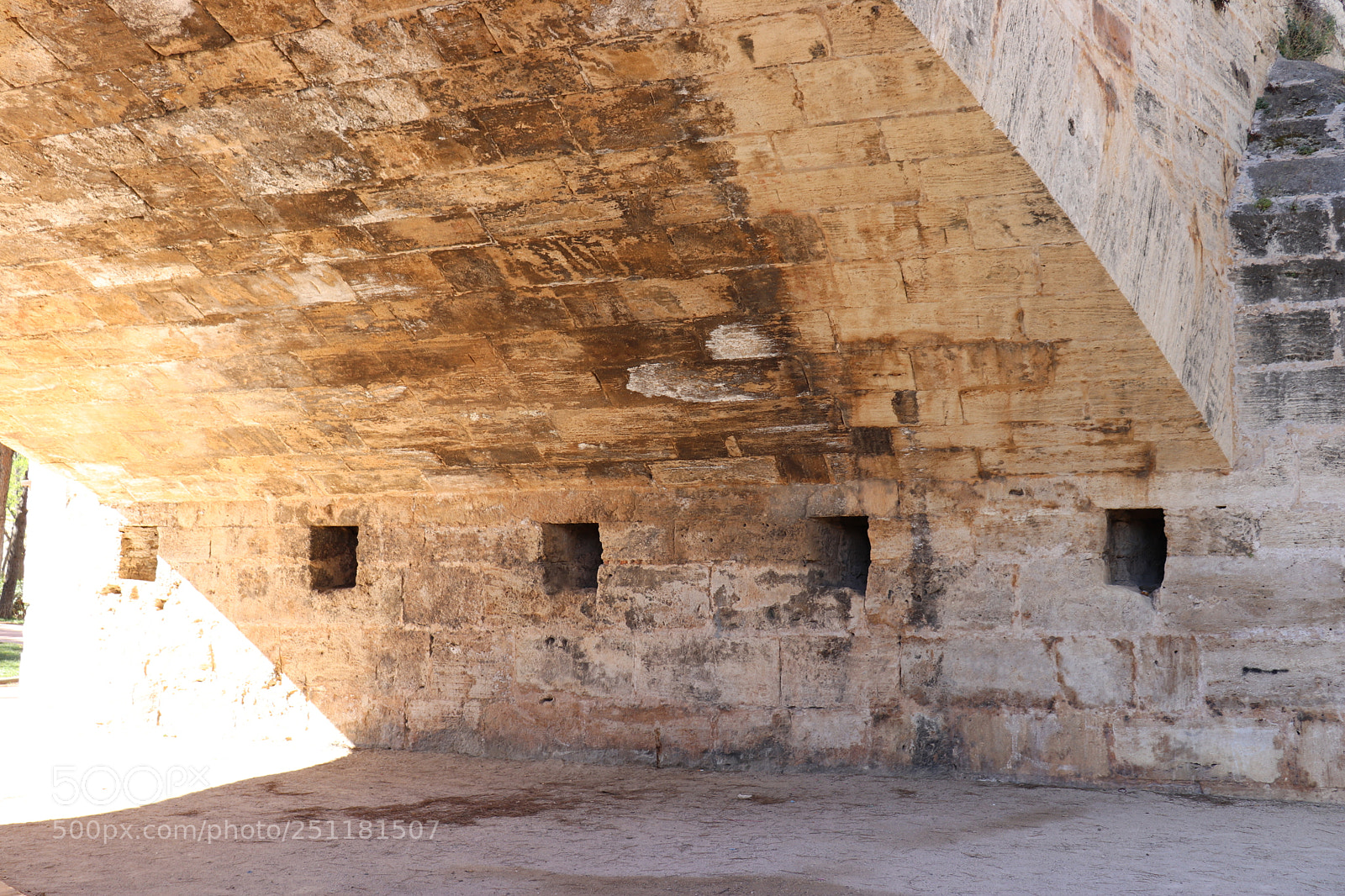 Canon EOS 800D (EOS Rebel T7i / EOS Kiss X9i) sample photo. Old bridge in valencia photography