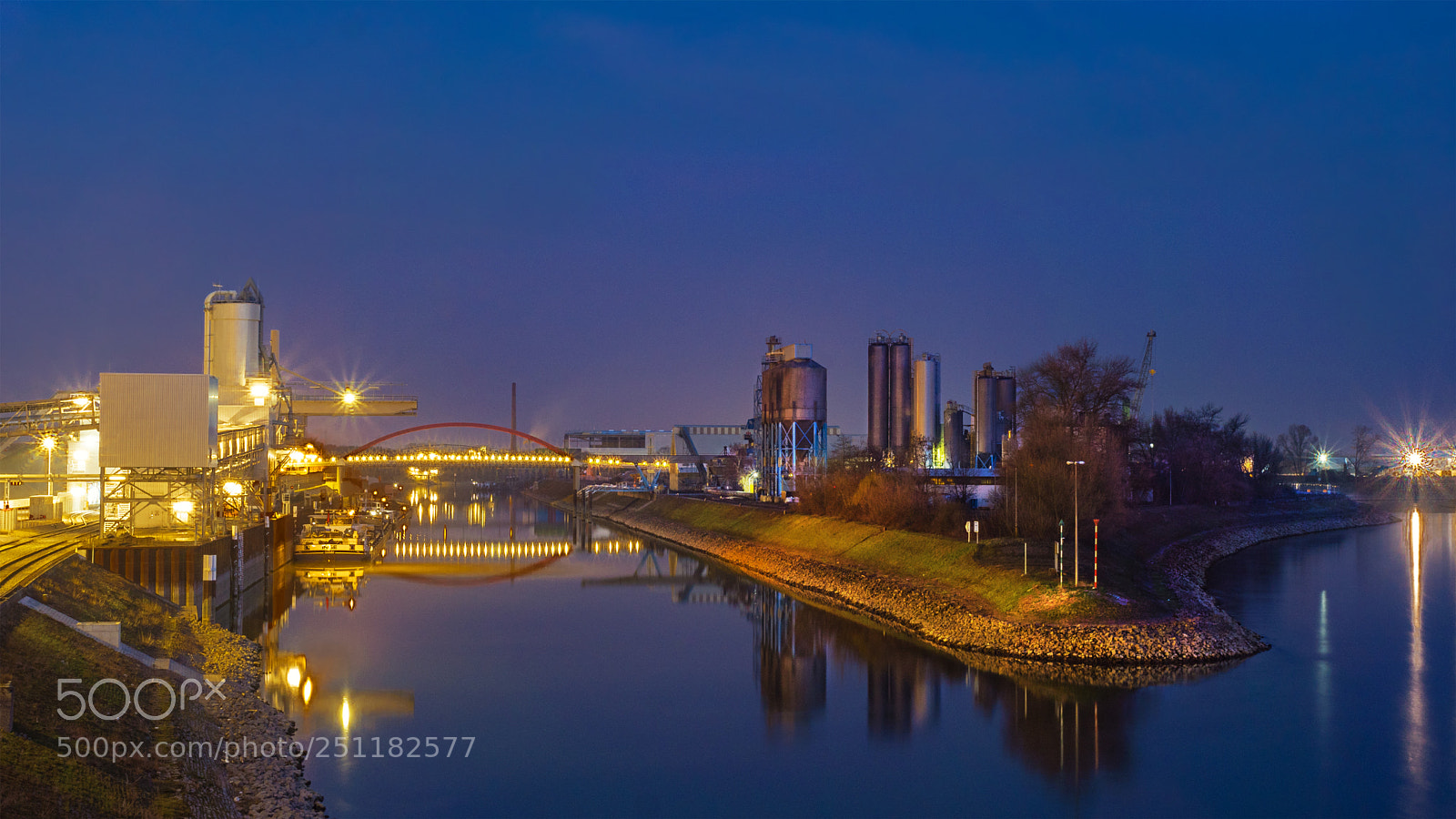 Panasonic Lumix DC-G9 sample photo. Mannheim. rheinauhafen. photography