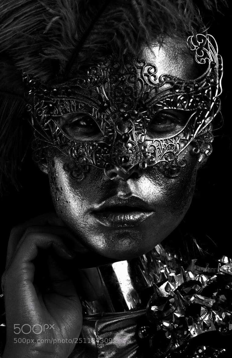 Olympus OM-D E-M1 Mark II sample photo. Silver lady photography