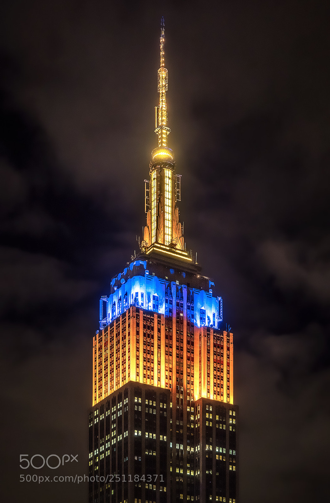 Olympus OM-D E-M1 Mark II sample photo. Tower lights - empire photography