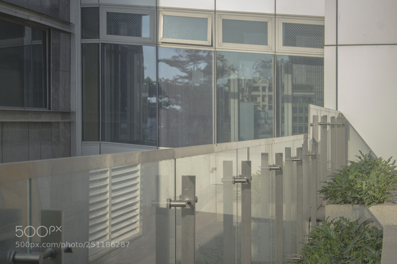 Canon EOS 700D (EOS Rebel T5i / EOS Kiss X7i) sample photo. Takashimaya mall no.1 photography