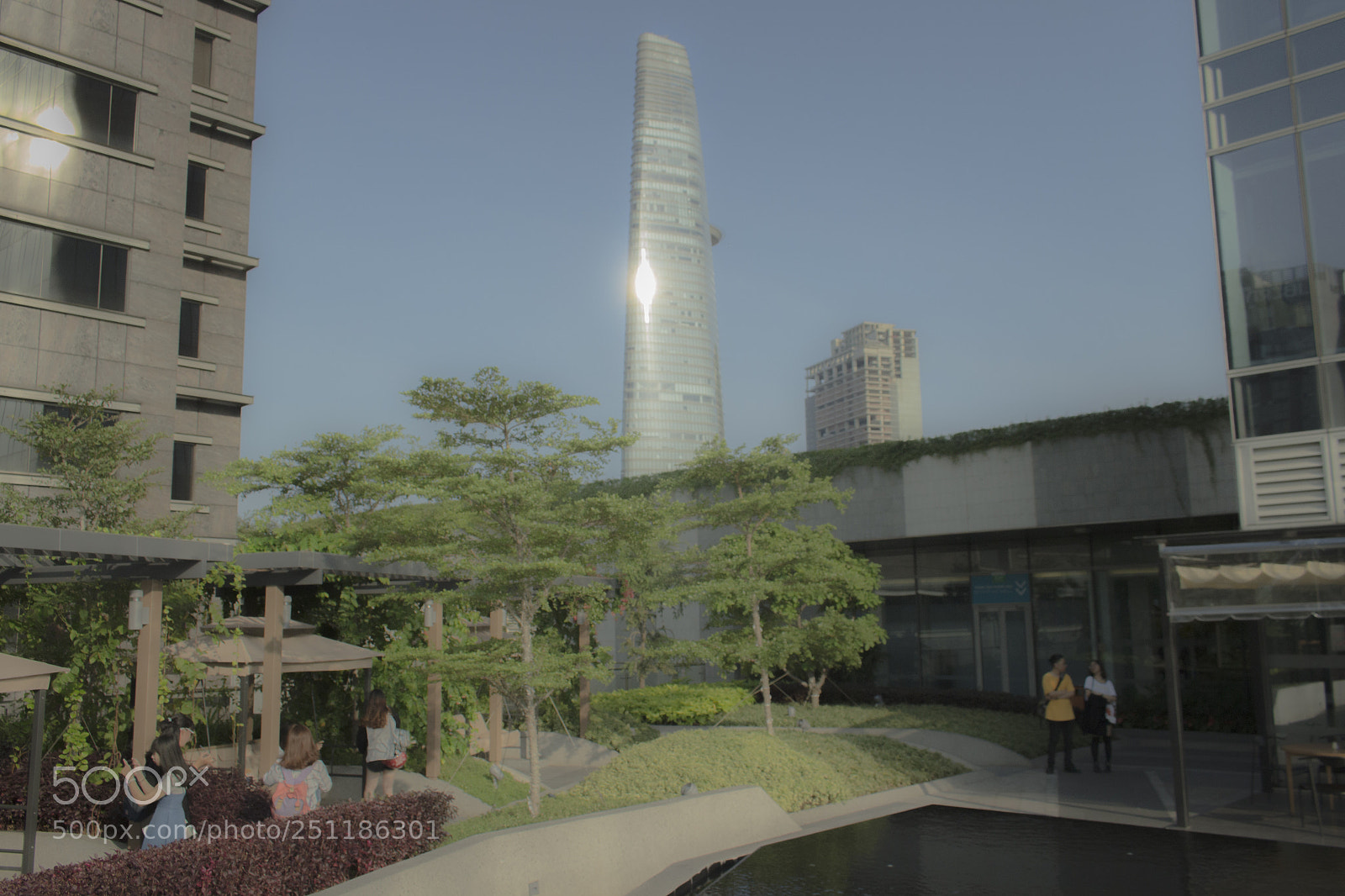 Canon EOS 700D (EOS Rebel T5i / EOS Kiss X7i) sample photo. Takashimaya mall no.3 photography