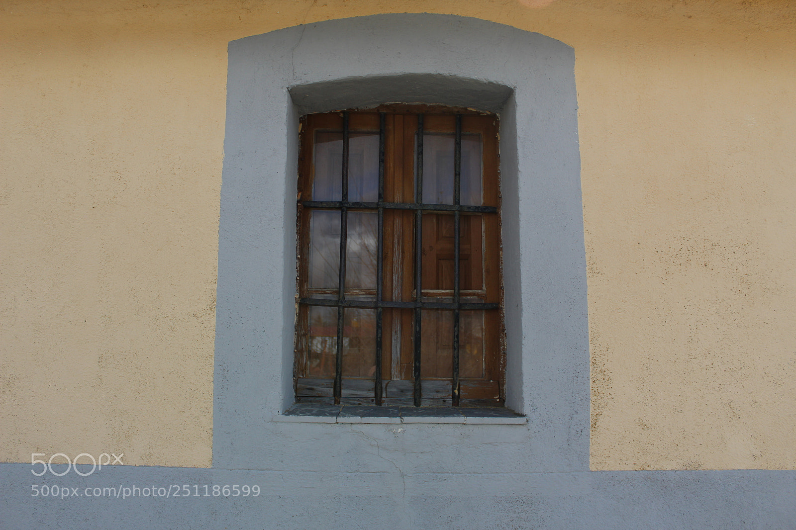 Canon EOS 1300D (EOS Rebel T6 / EOS Kiss X80) sample photo. Ventana enmarcada con reflejos photography