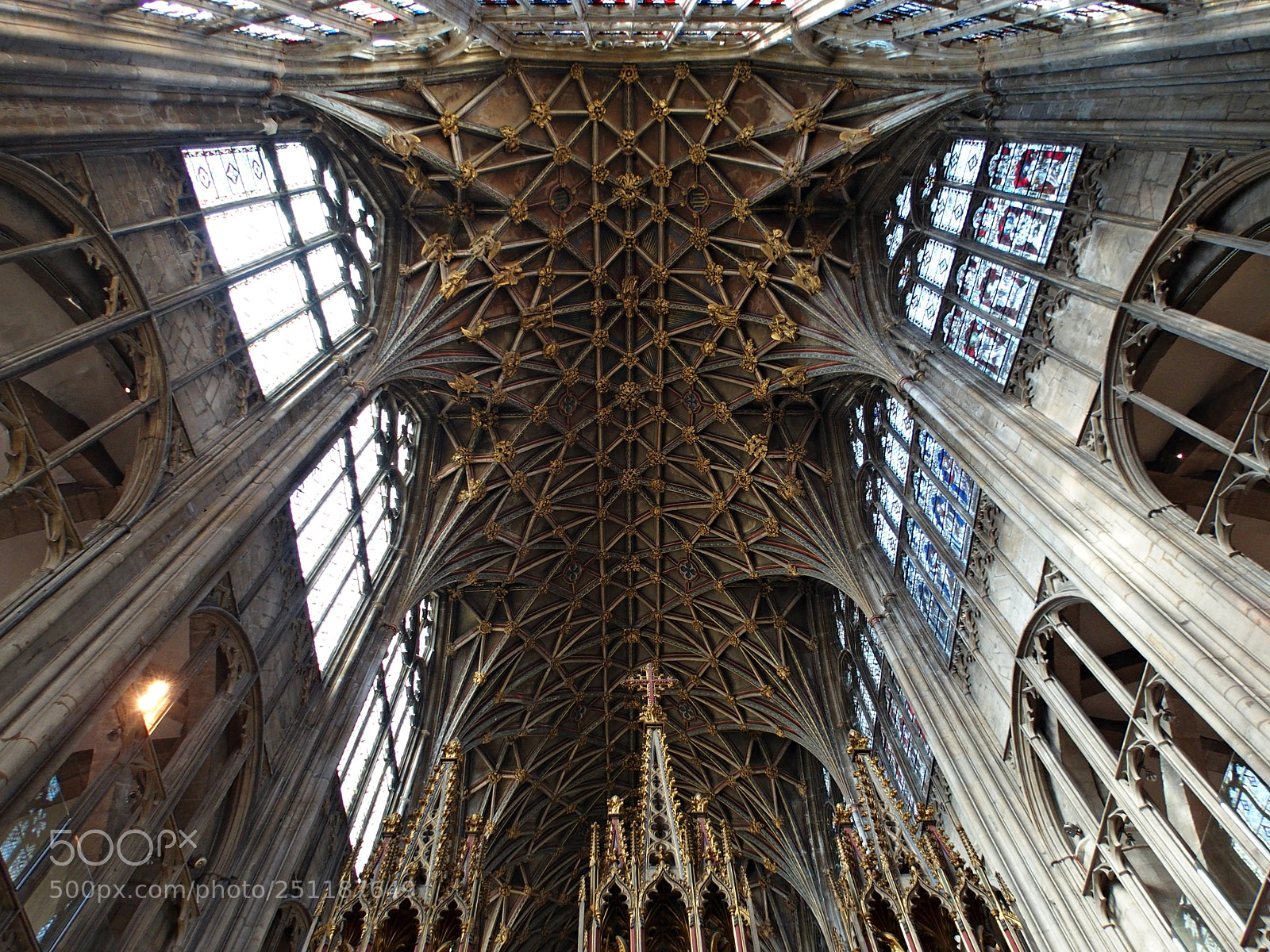 Olympus STYLUS1,1s sample photo. The vaulted ceiling of photography