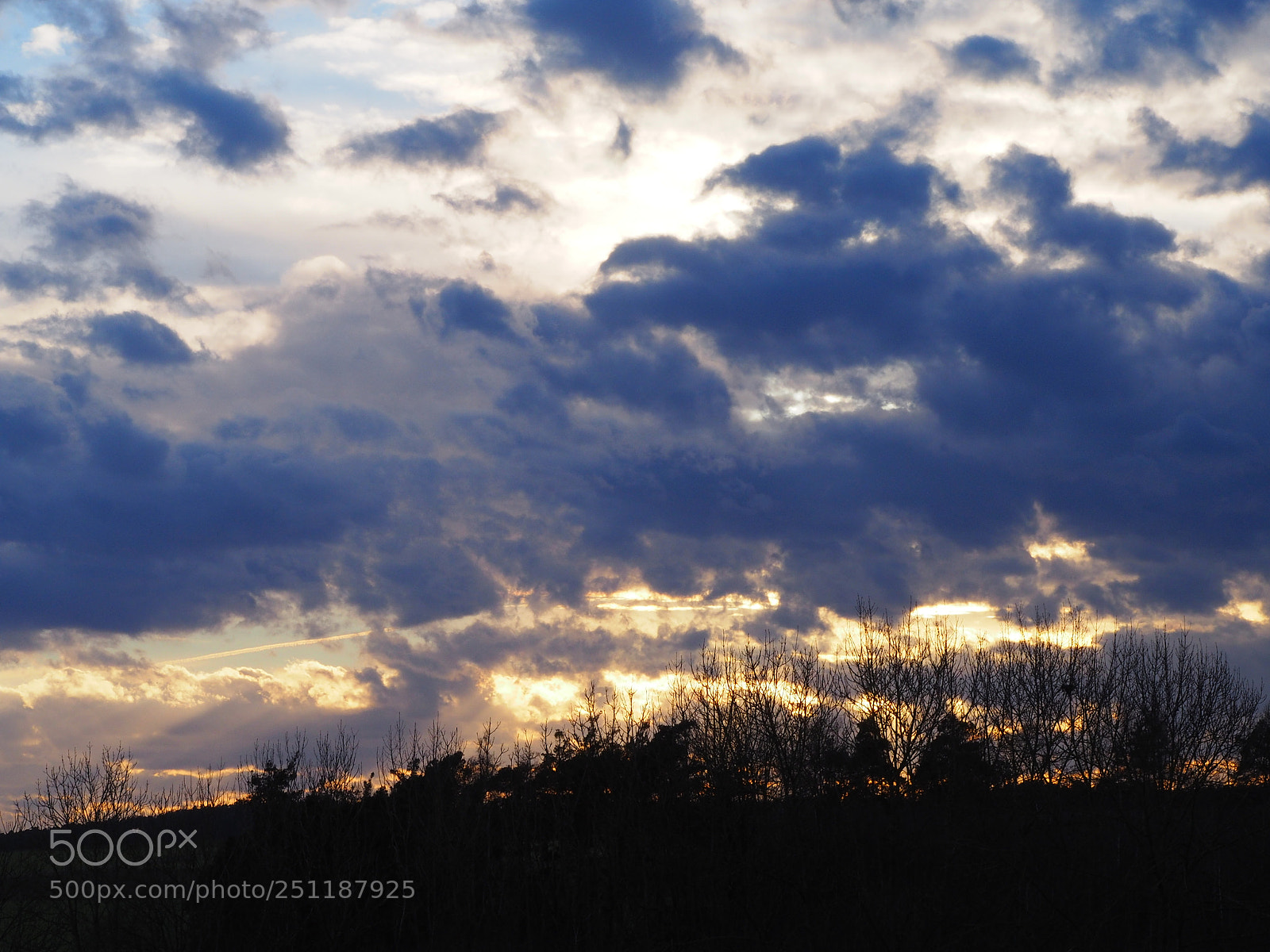Olympus OM-D E-M10 II sample photo. Cloudy sunset . photography