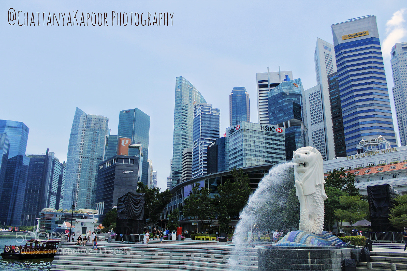 Canon EOS 1300D (EOS Rebel T6 / EOS Kiss X80) sample photo. Huge buildings with merlion photography