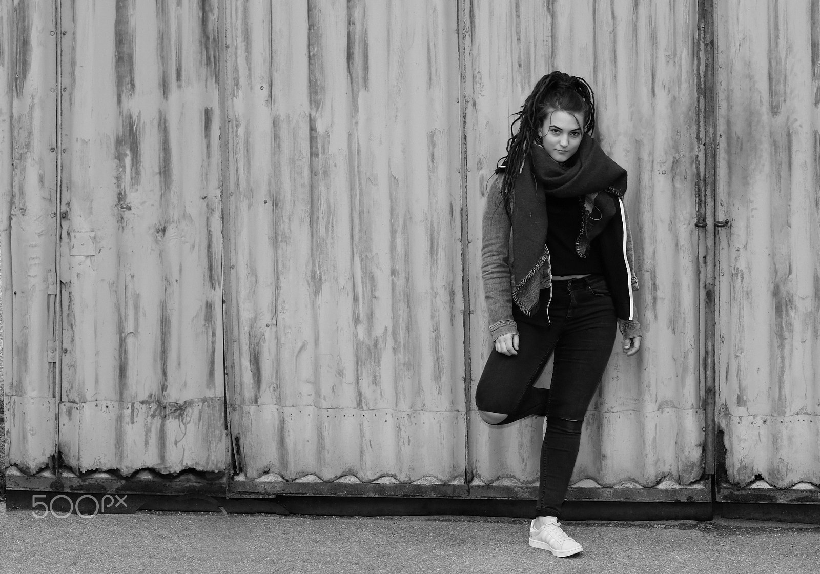 Nikon D5300 + Nikon AF-S DX Nikkor 35mm F1.8G sample photo. Zur fabrik photography