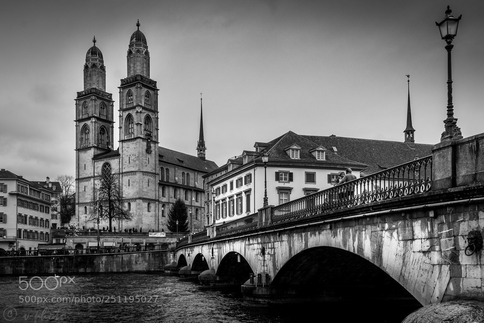 Sony a6300 sample photo. Bridge to fraumünster photography