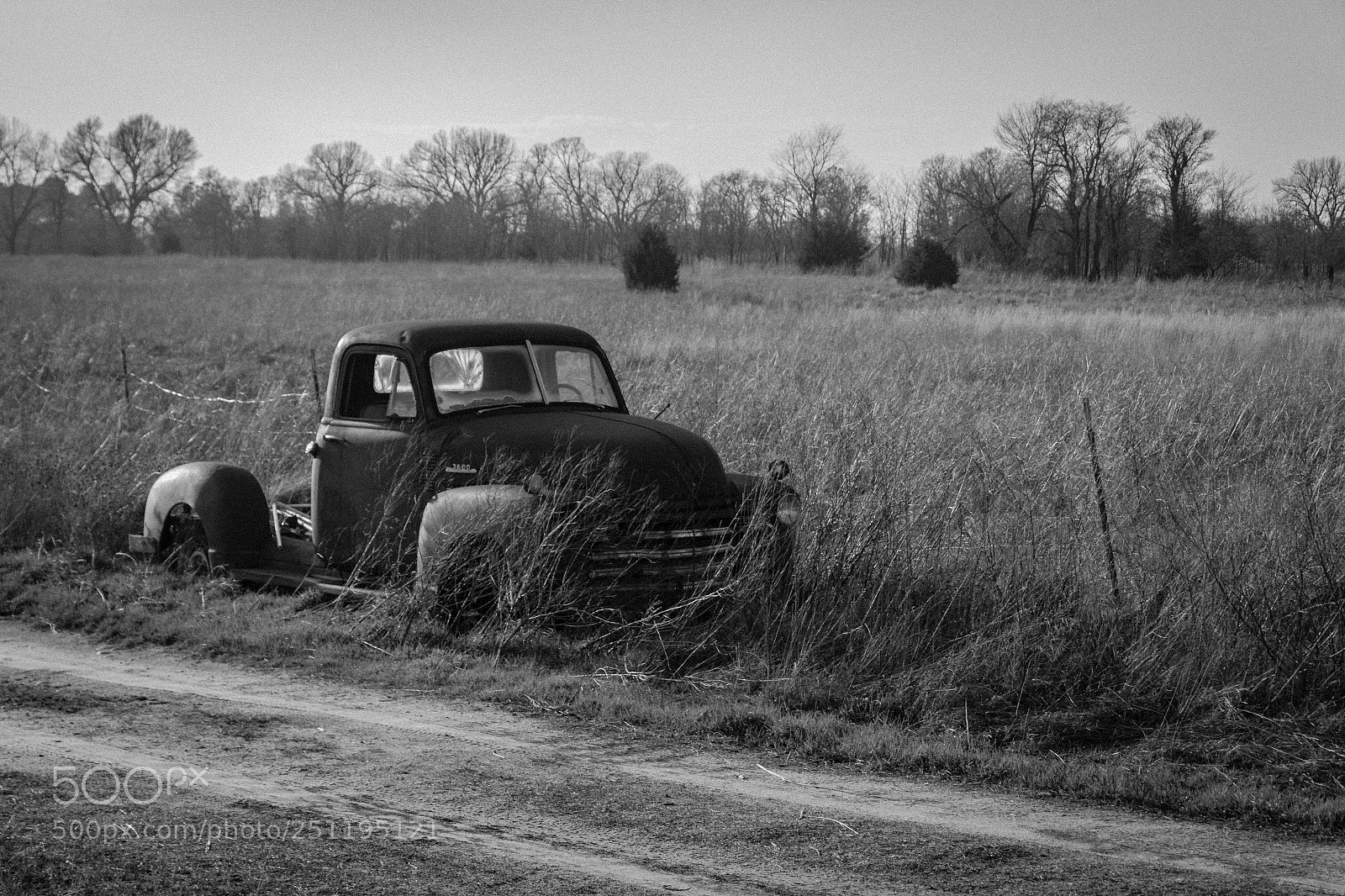 Canon EOS 60D sample photo. Old truck in the photography