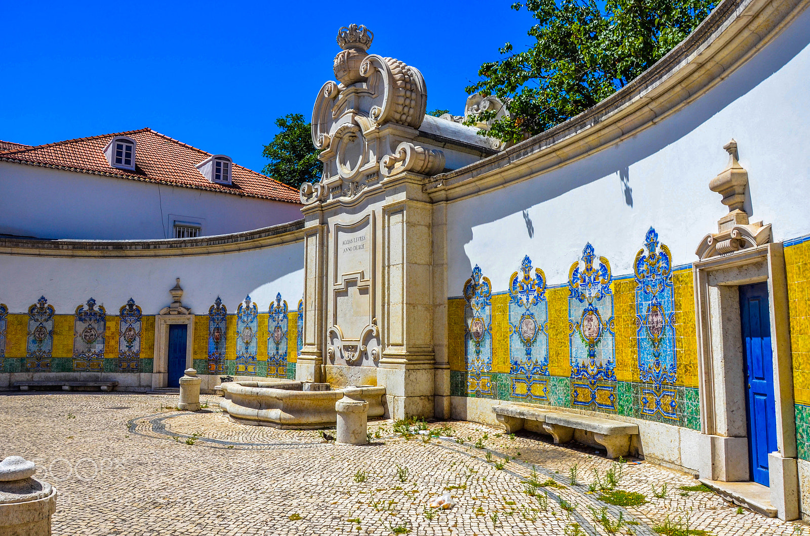 Nikon D7000 sample photo. A portuguese courtyard photography
