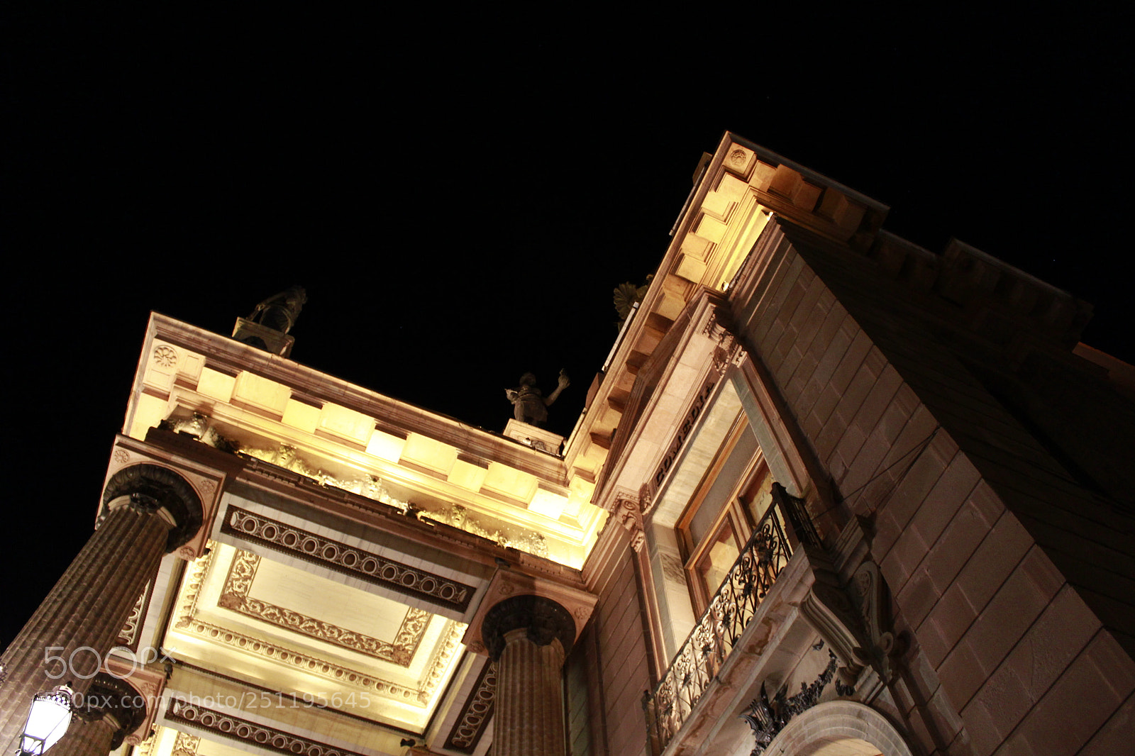 Canon EOS 1300D (EOS Rebel T6 / EOS Kiss X80) sample photo. Teatro photography