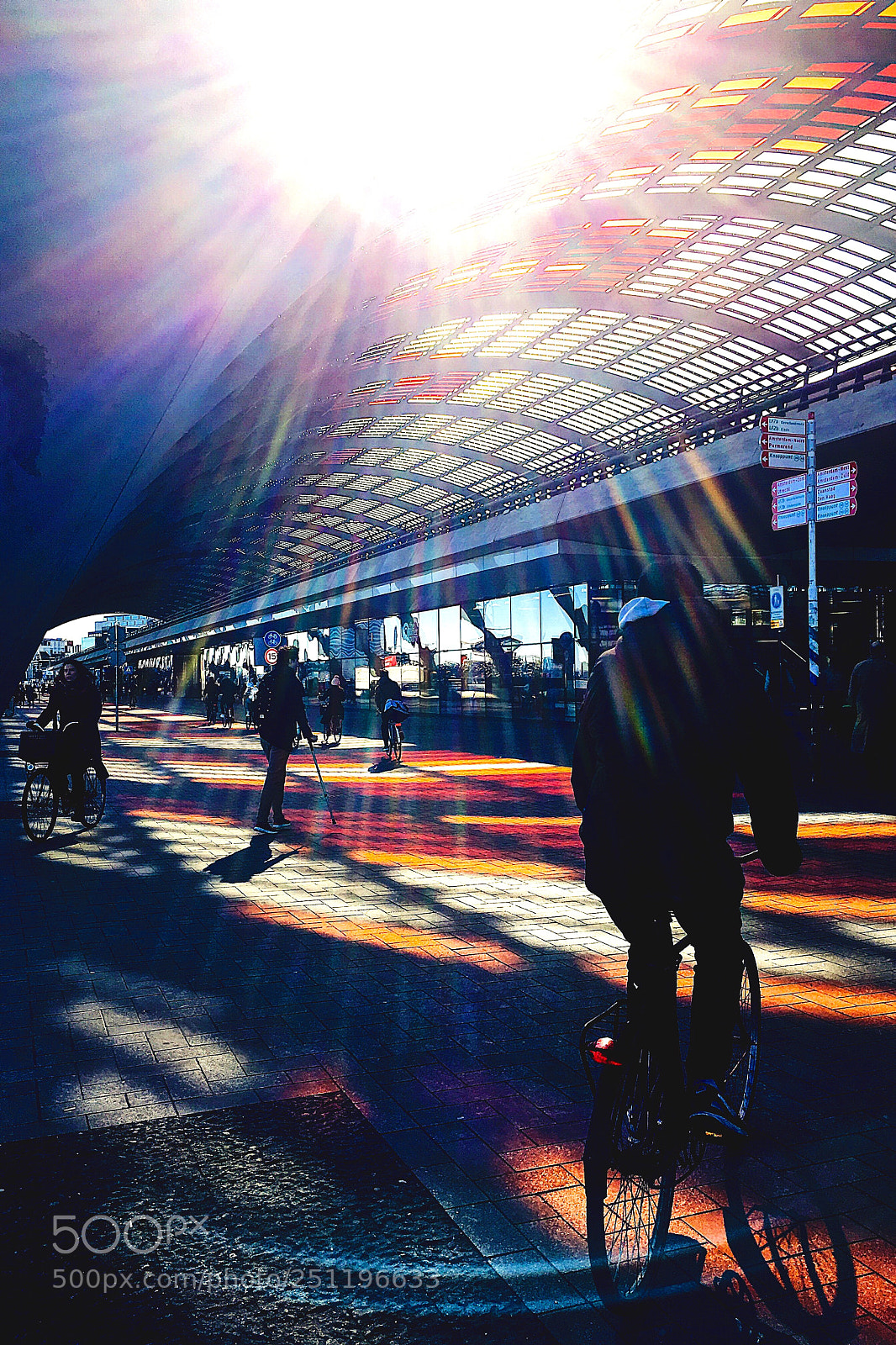 Apple iPhone SE sample photo. Dutch commuters photography