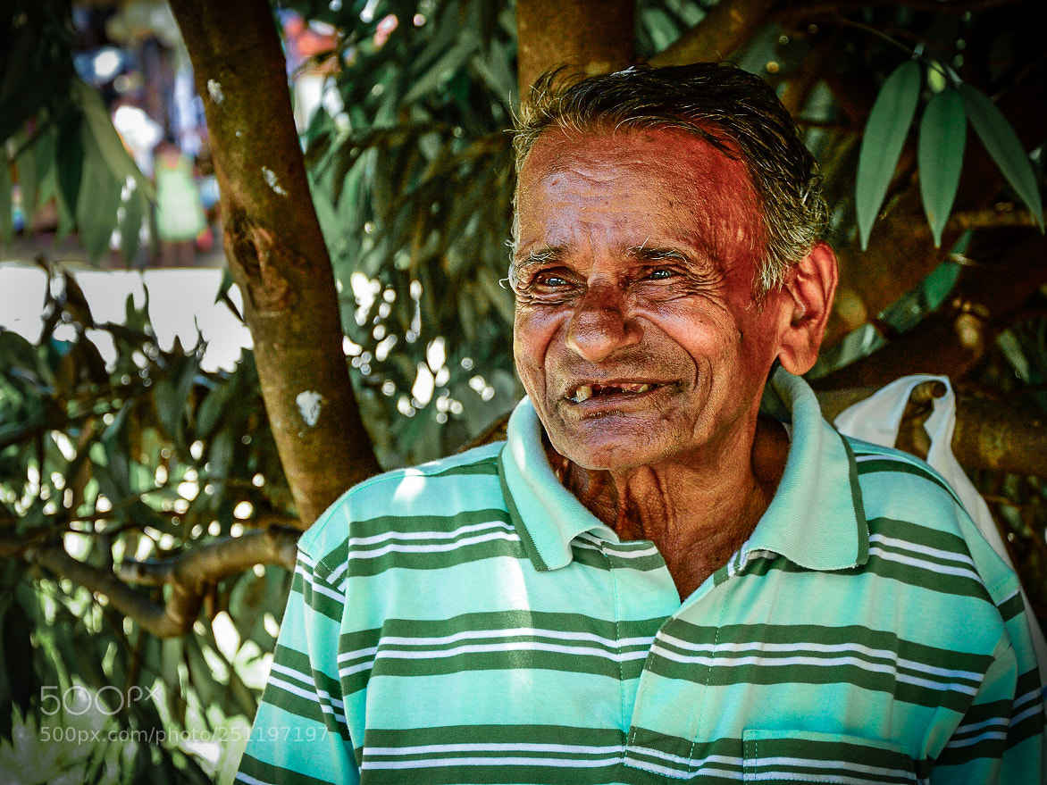 Nikon D3200 sample photo. Dont be shy crop photography