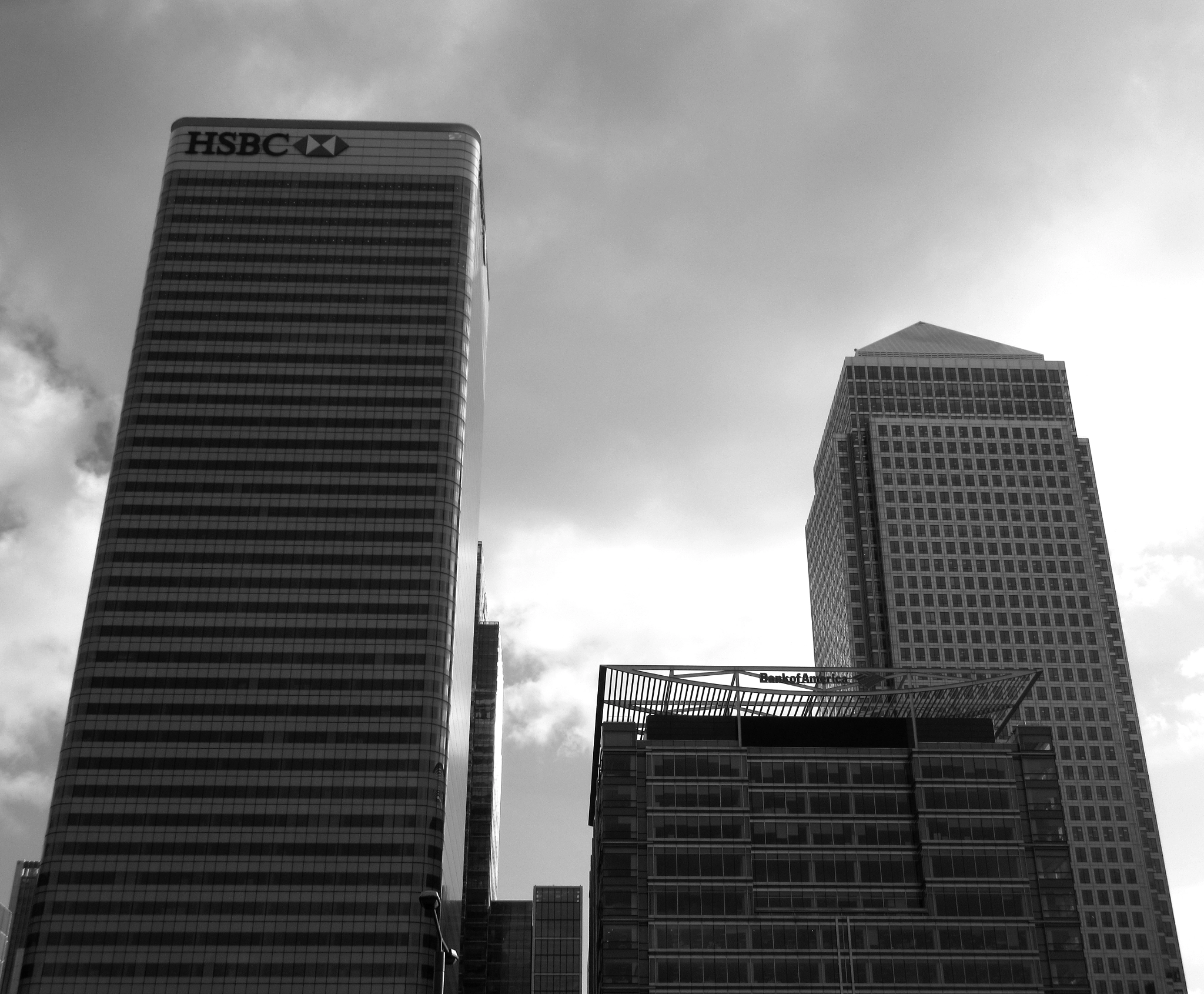 Canon PowerShot ELPH 350 HS (IXUS 275 HS / IXY 640) sample photo. View of canary wharf from poplar station, greater london photography