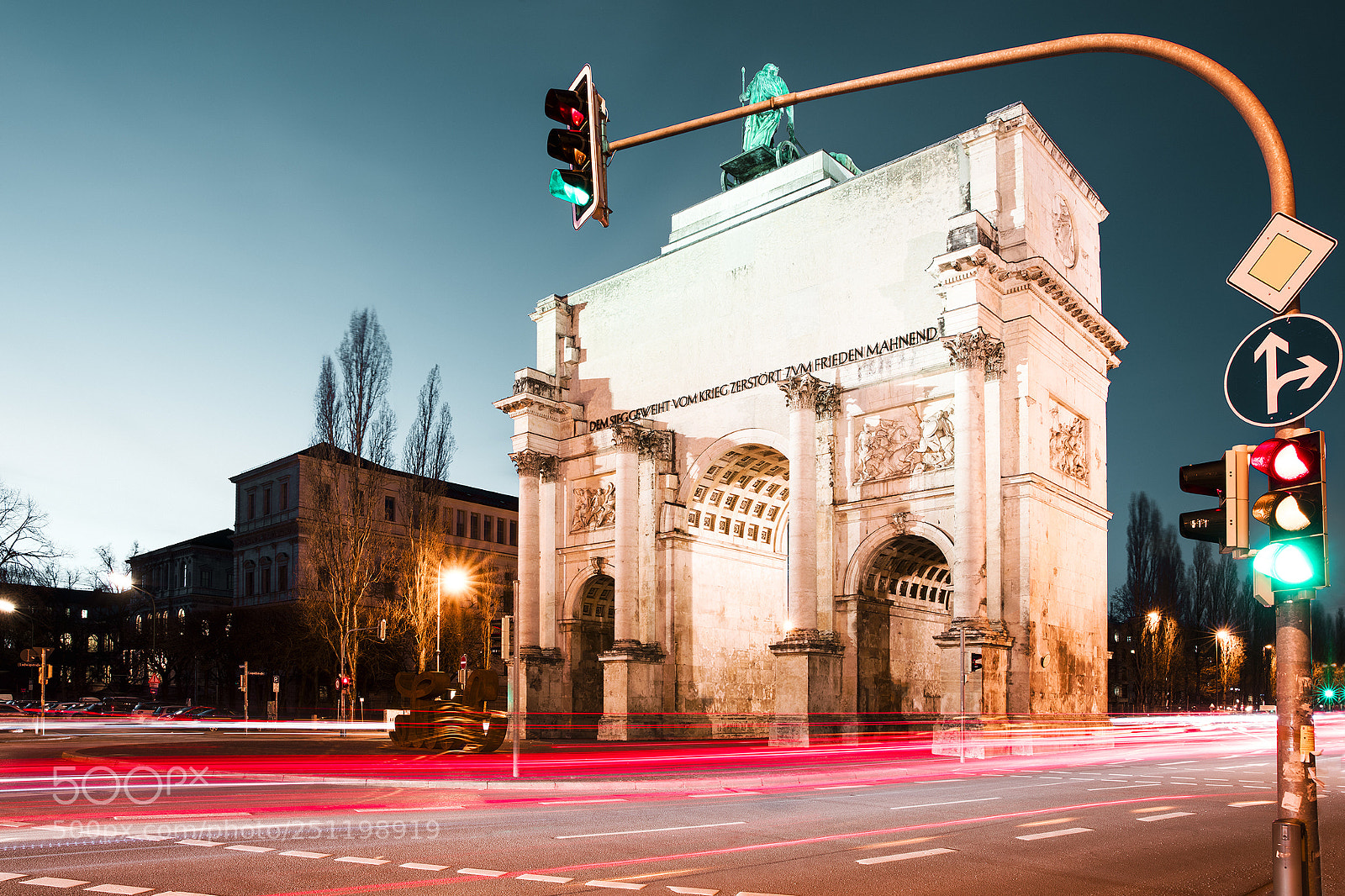 Canon EOS 5DS R sample photo. Siegestor münchen photography