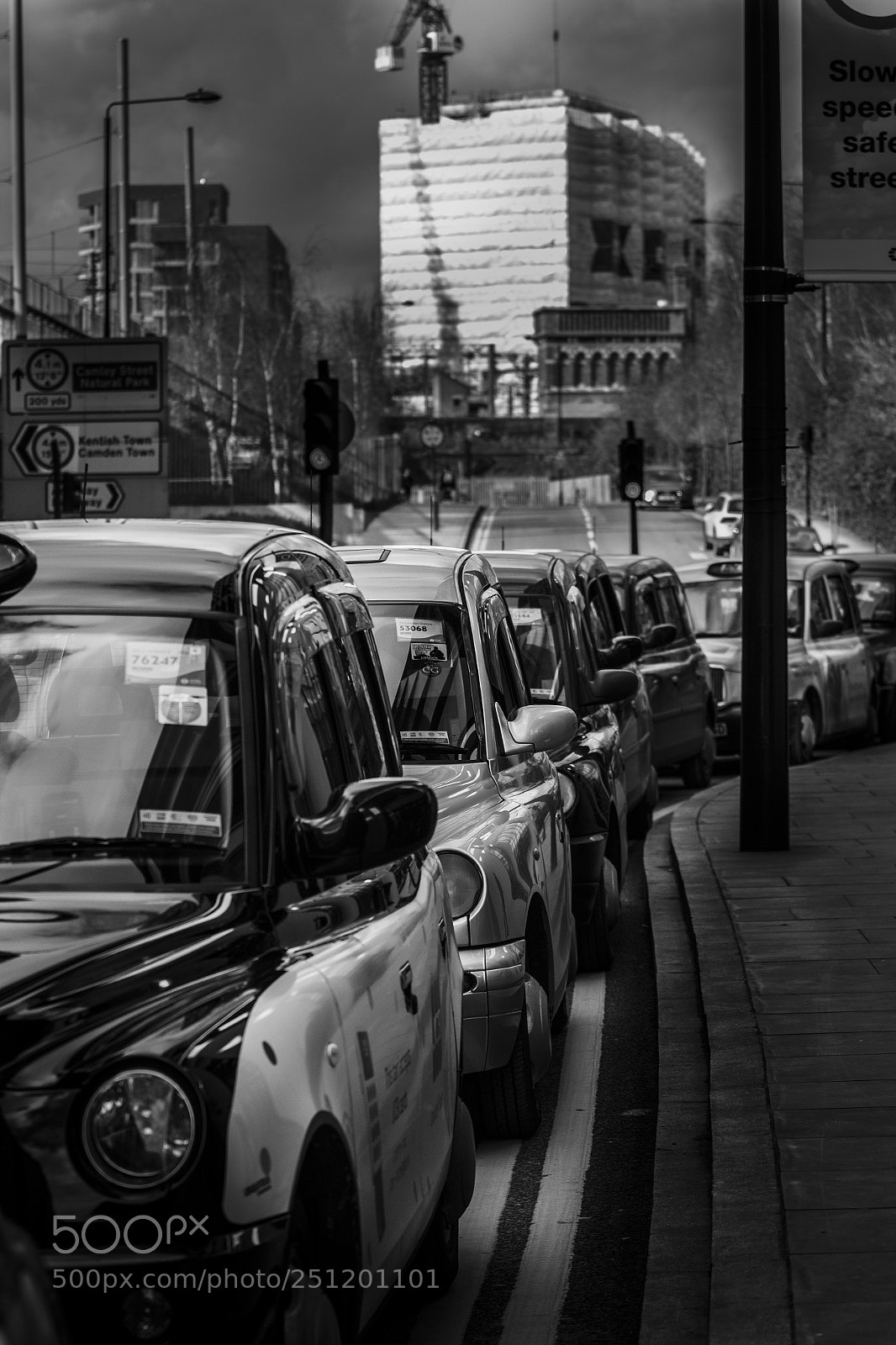 Canon EOS 1300D (EOS Rebel T6 / EOS Kiss X80) sample photo. Street taxi photography