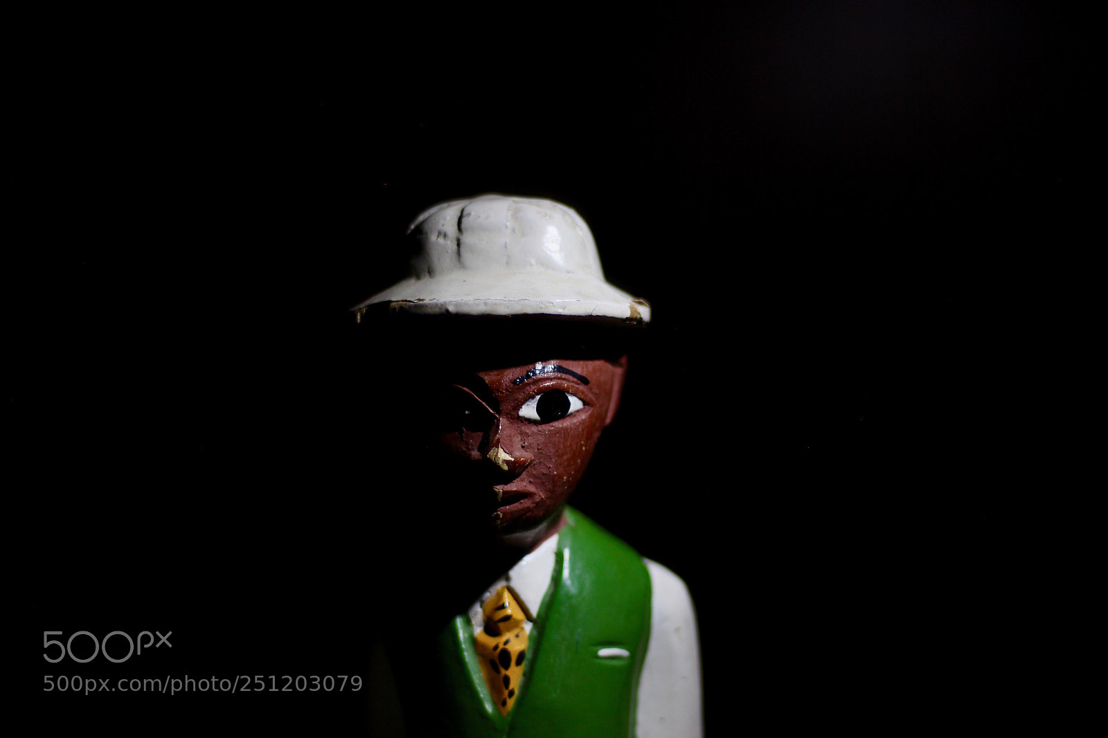 Canon EOS 600D (Rebel EOS T3i / EOS Kiss X5) sample photo. Figurine photography