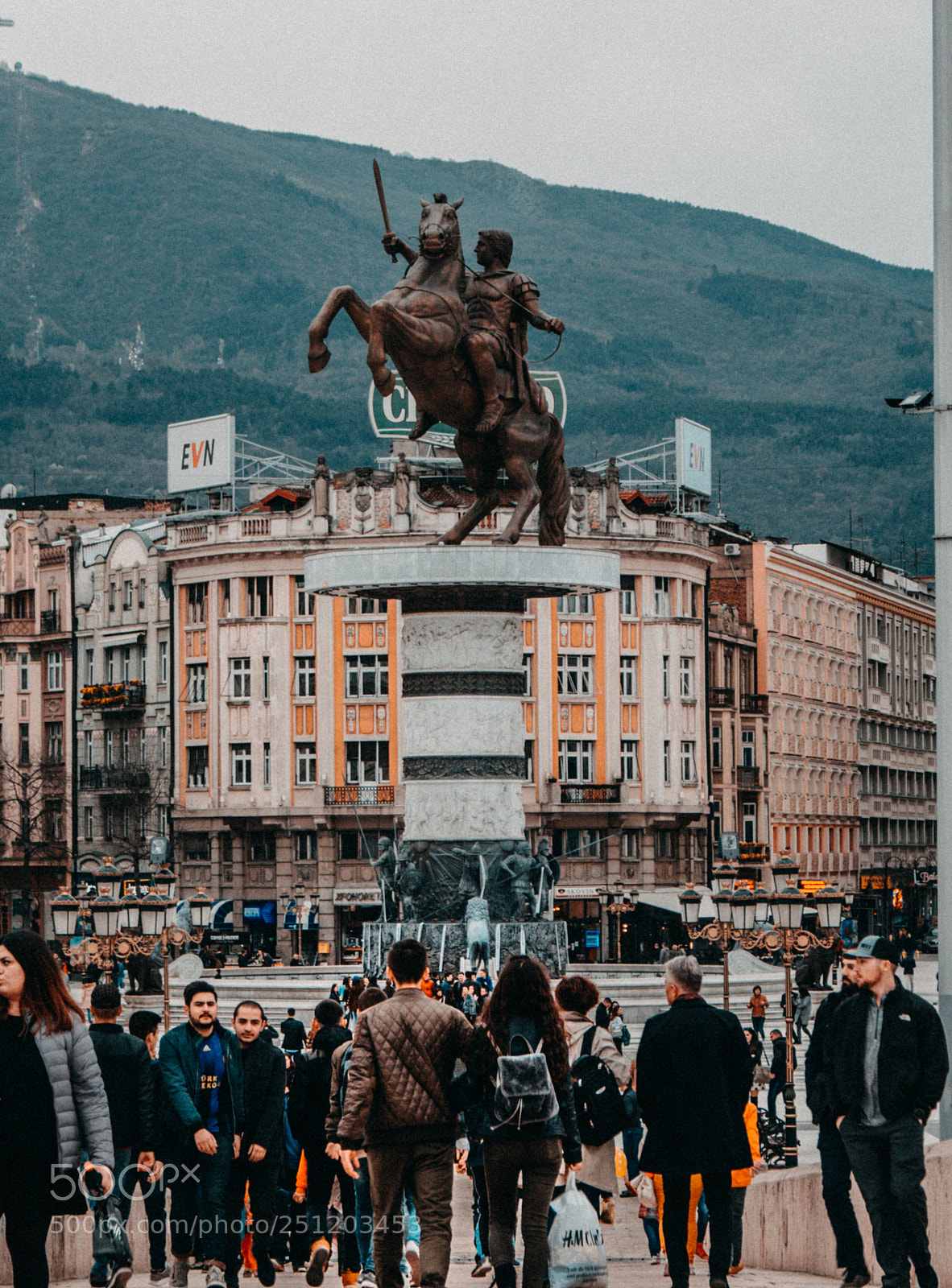 Canon EOS 700D (EOS Rebel T5i / EOS Kiss X7i) sample photo. Skopje square photography