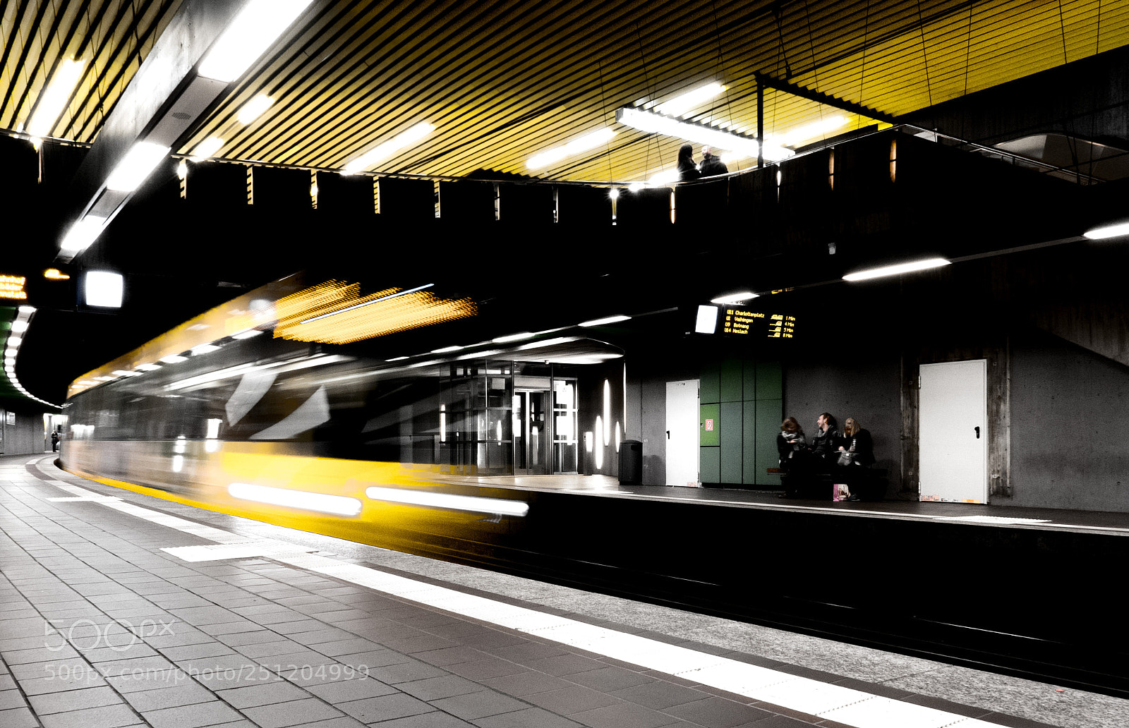 Panasonic Lumix DMC-LX100 sample photo. Subway train arriving photography