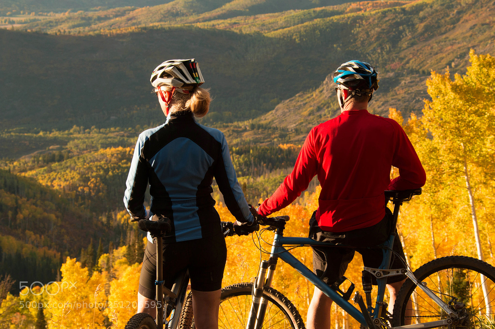Canon EOS 70D sample photo. Couple on mountainbikes in photography