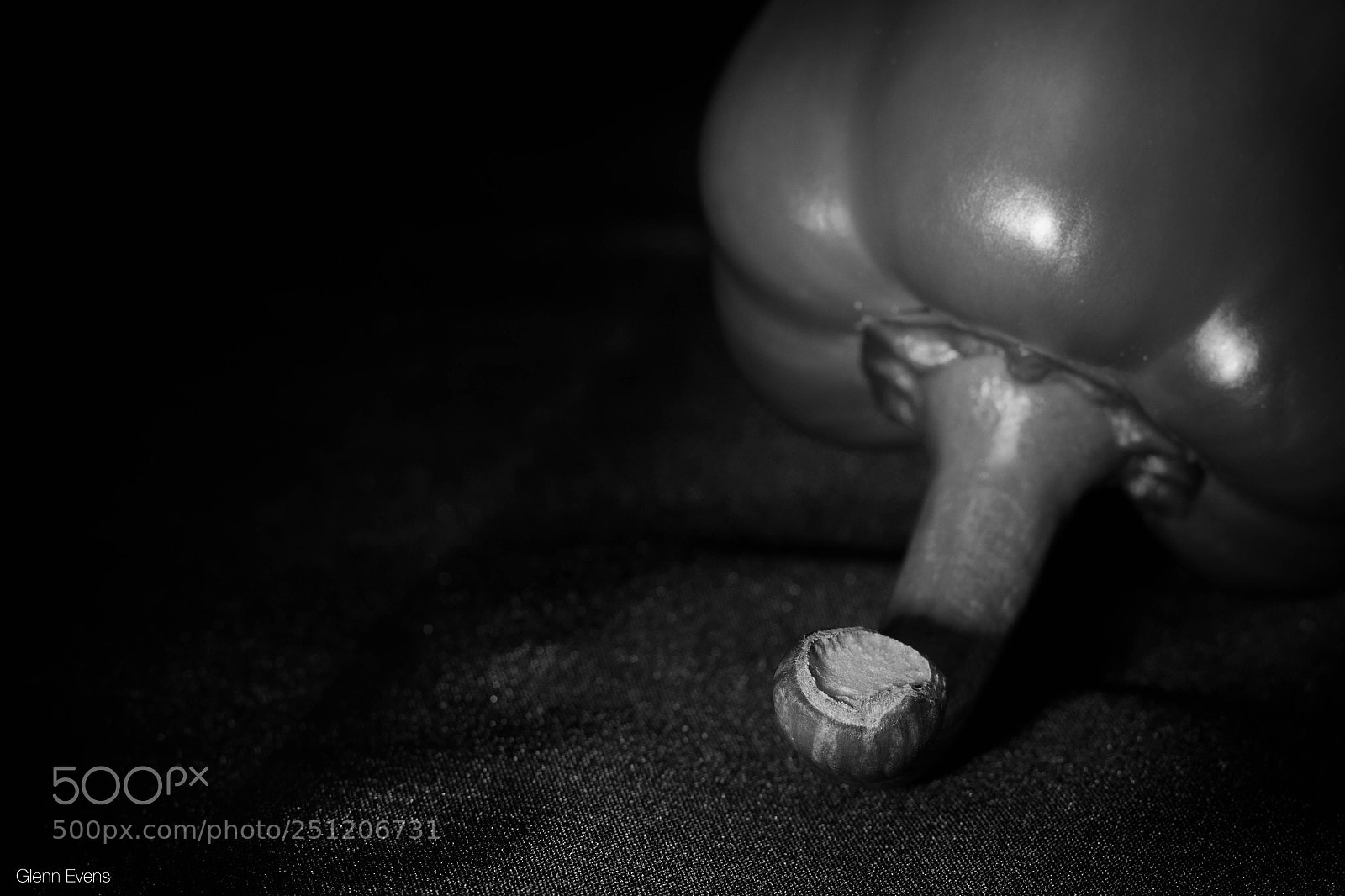 Canon EOS 750D (EOS Rebel T6i / EOS Kiss X8i) sample photo. Black and white pepper photography