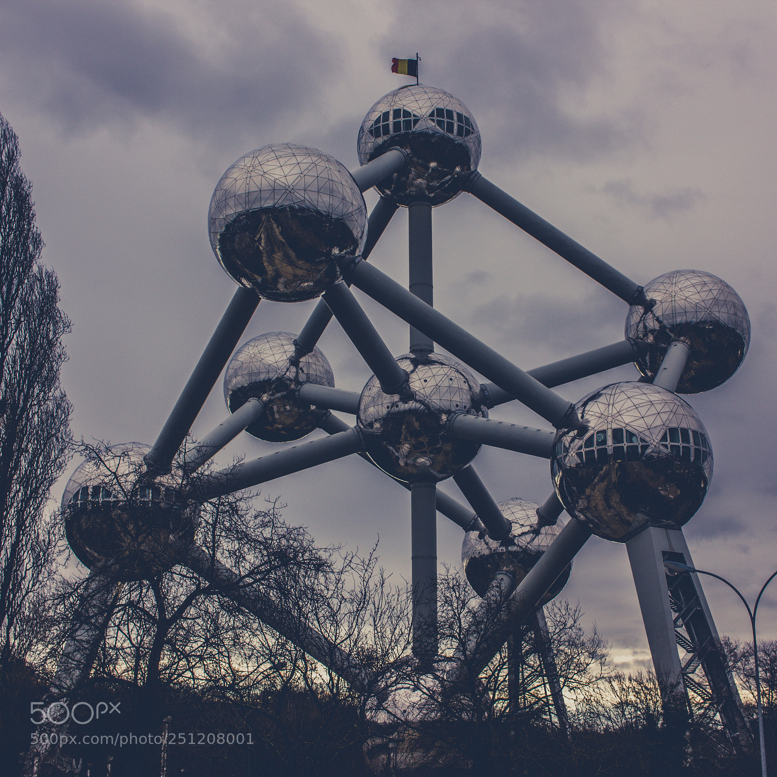 Canon EOS 550D (EOS Rebel T2i / EOS Kiss X4) sample photo. Atomium photography