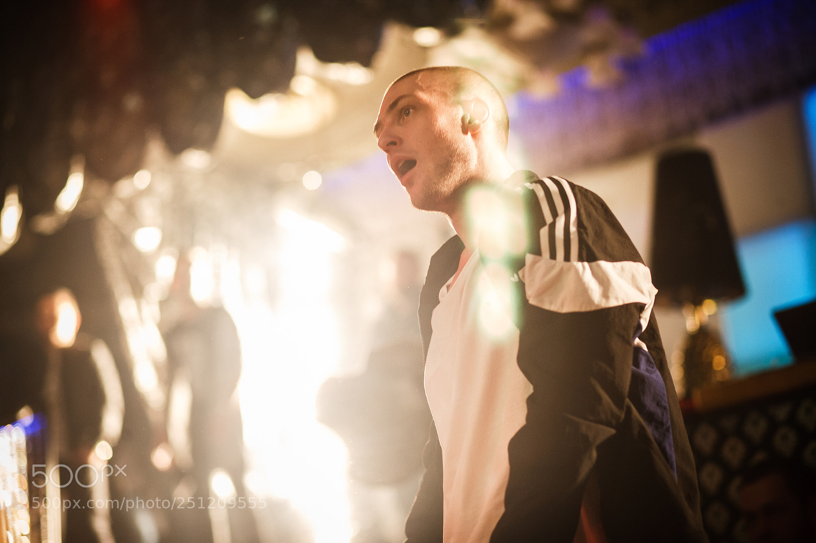 Canon EOS-1Ds Mark II sample photo. In concert photography