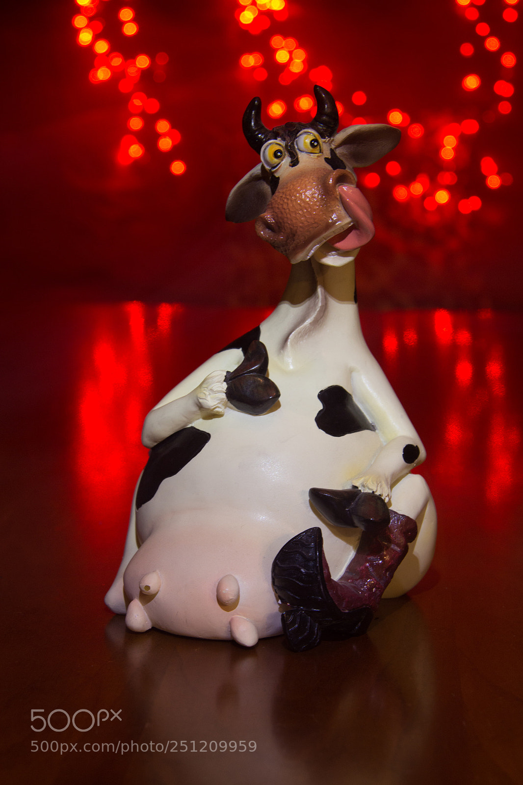Canon EOS 700D (EOS Rebel T5i / EOS Kiss X7i) sample photo. Cool cow in red photography