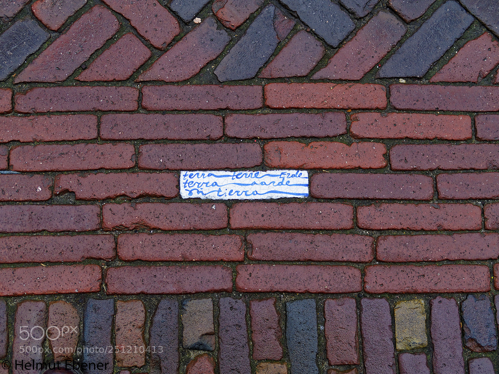 Olympus OM-D E-M5 sample photo. Delft nl, bodenfließen photography