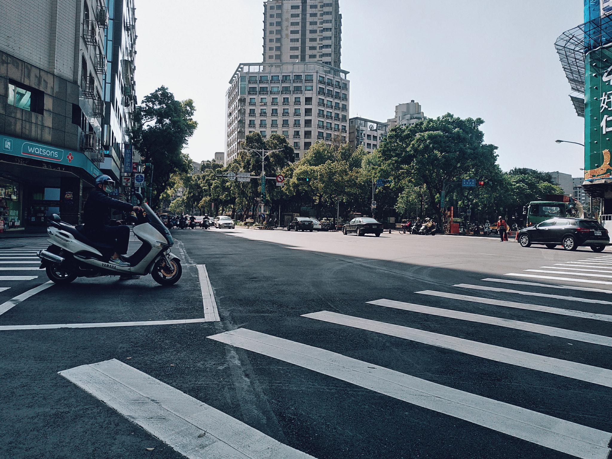 ASUS ZenFone 4 (ZE554KL) sample photo. Taipei road,city life photography