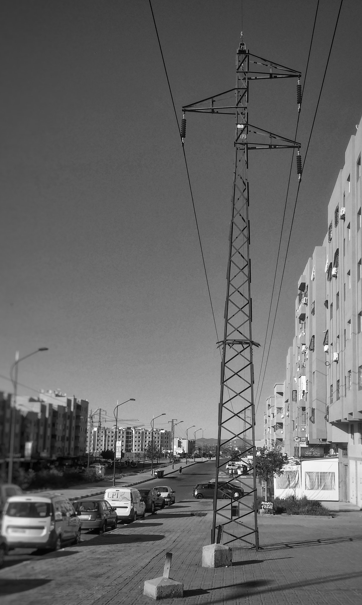 LG G2 sample photo. Street view black and white photography