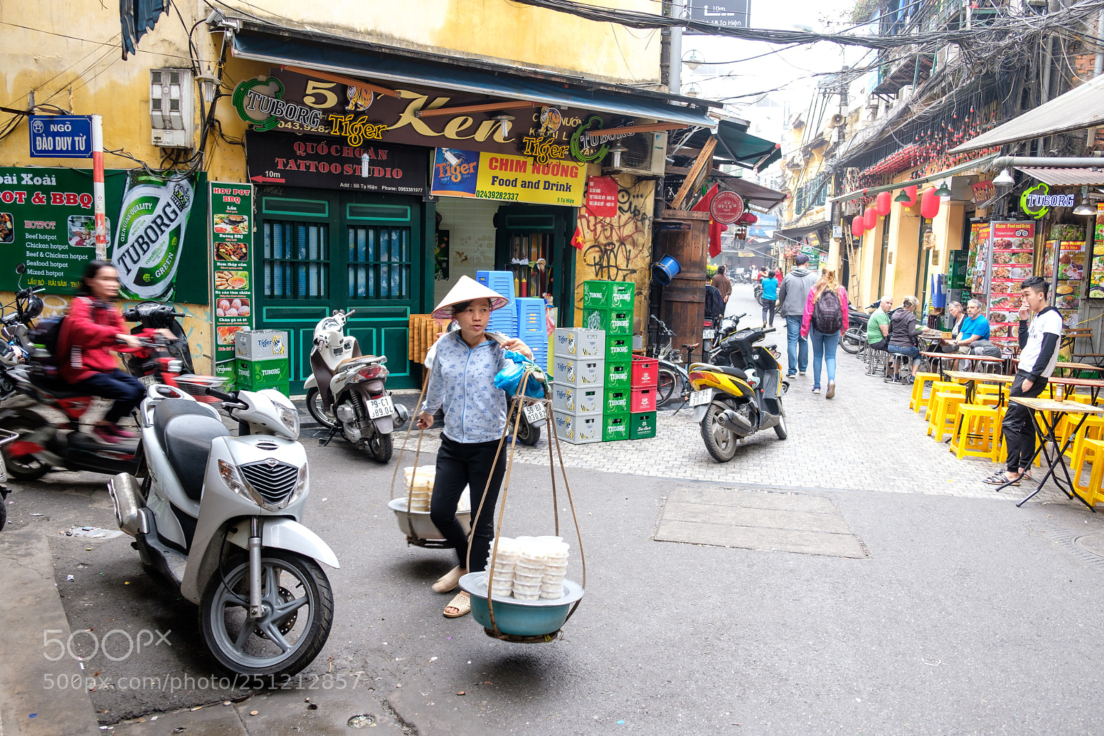 Fujifilm X-T2 sample photo. Hanoi streets photography