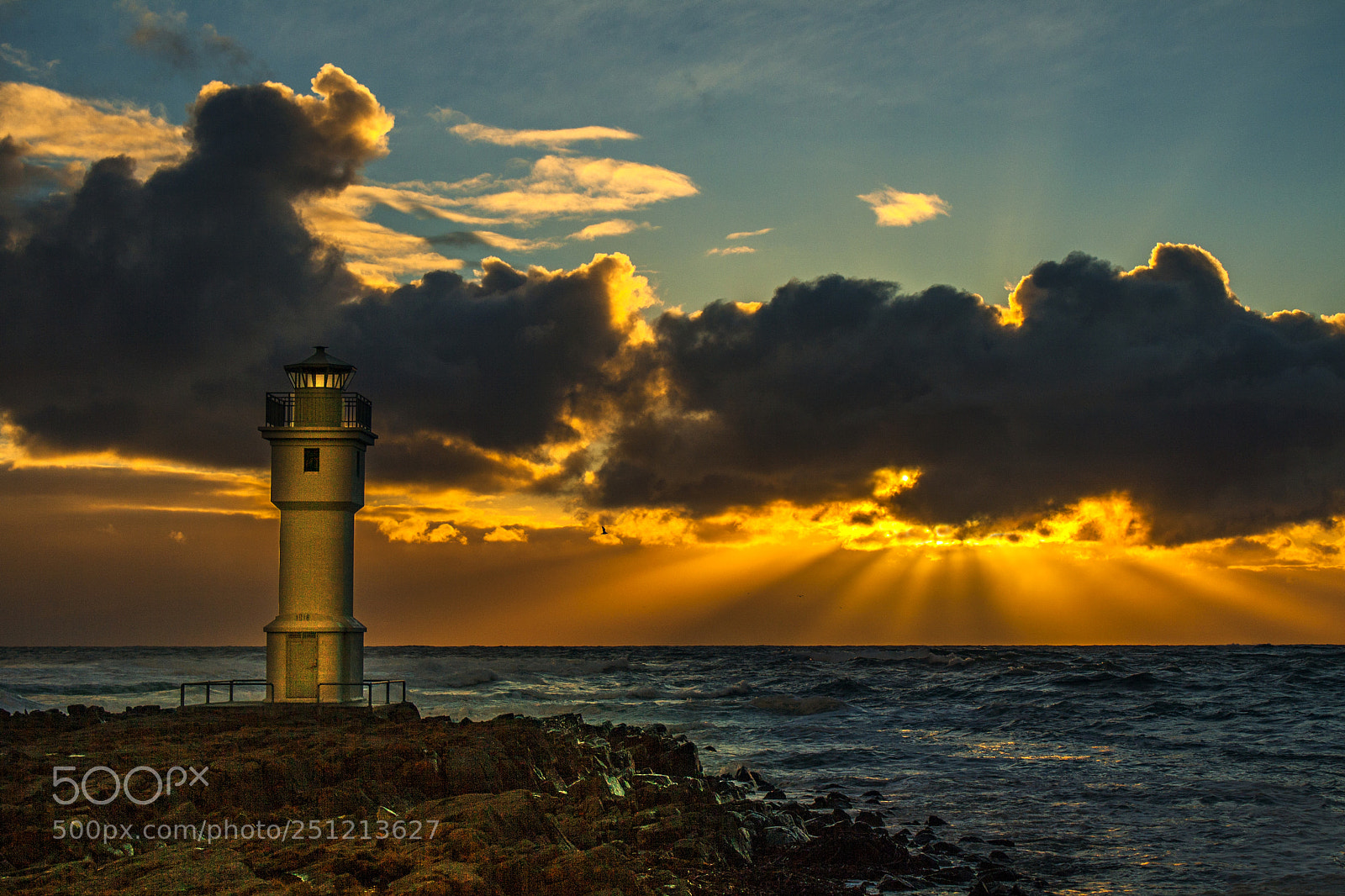 Canon EOS 1000D (EOS Digital Rebel XS / EOS Kiss F) sample photo. Lighthouse in sunset photography