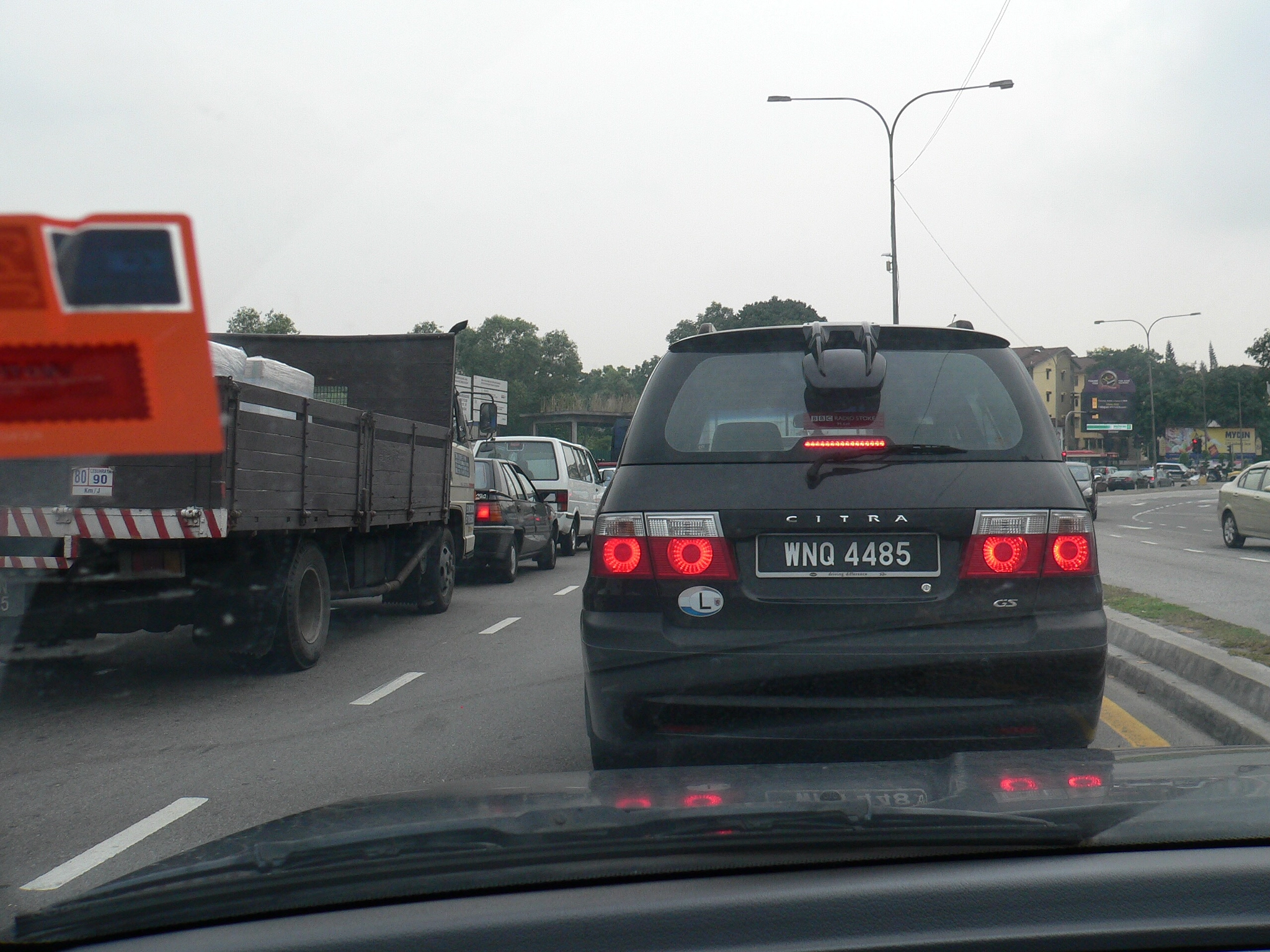 Panasonic DMC-FZ20 sample photo. Traffic jam in malaysia...normal day lah photography