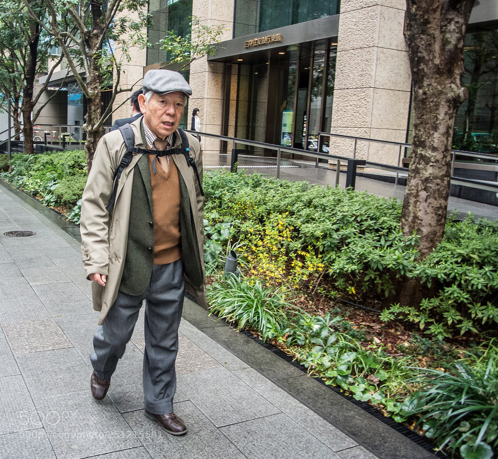 Nikon 1 V1 sample photo. The old man going photography