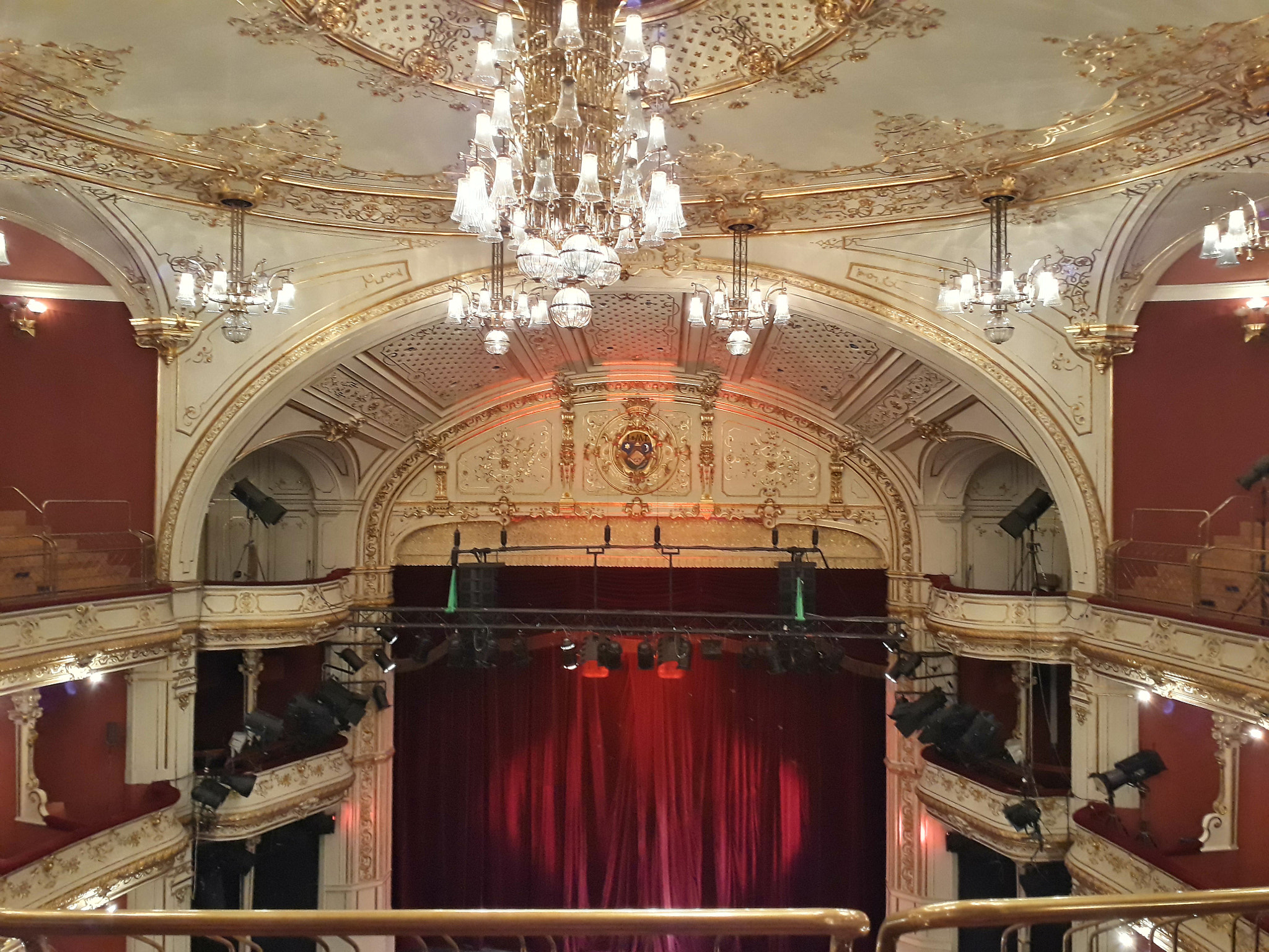 Samsung Galaxy A3(2017) sample photo. National theatre of pécs photography