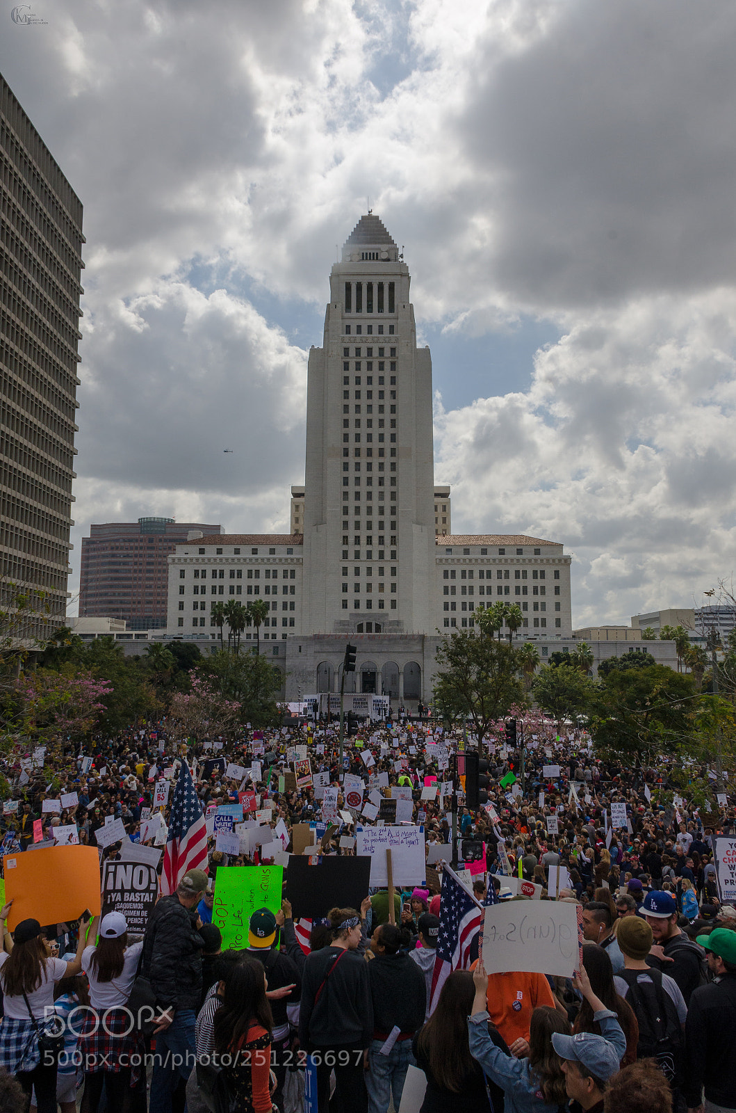 Nikon D7000 sample photo. Crowd in front of photography