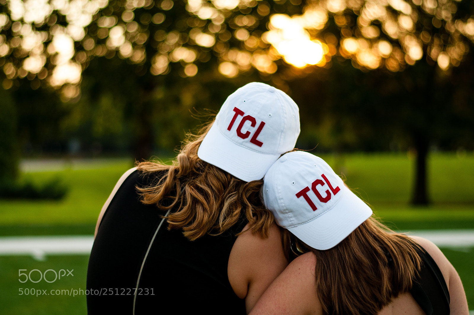 Nikon D90 sample photo. Katie and maggi grad photography