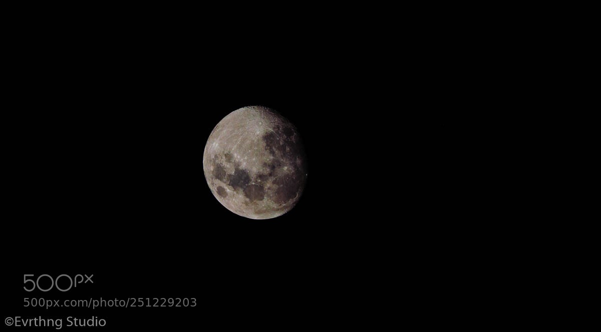 Nikon D5100 sample photo. O crescer da lua. photography