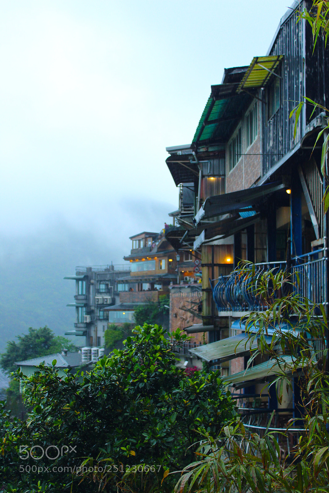 Canon EOS 1300D (EOS Rebel T6 / EOS Kiss X80) sample photo. Hazy jiufen photography