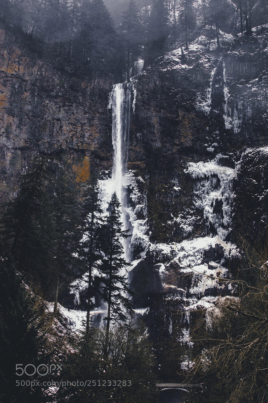 Canon EOS 5D Mark IV sample photo. Multnomah falls photography