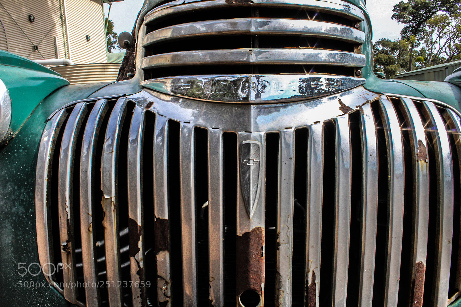Canon EOS 1300D (EOS Rebel T6 / EOS Kiss X80) sample photo. Chevy grill photography