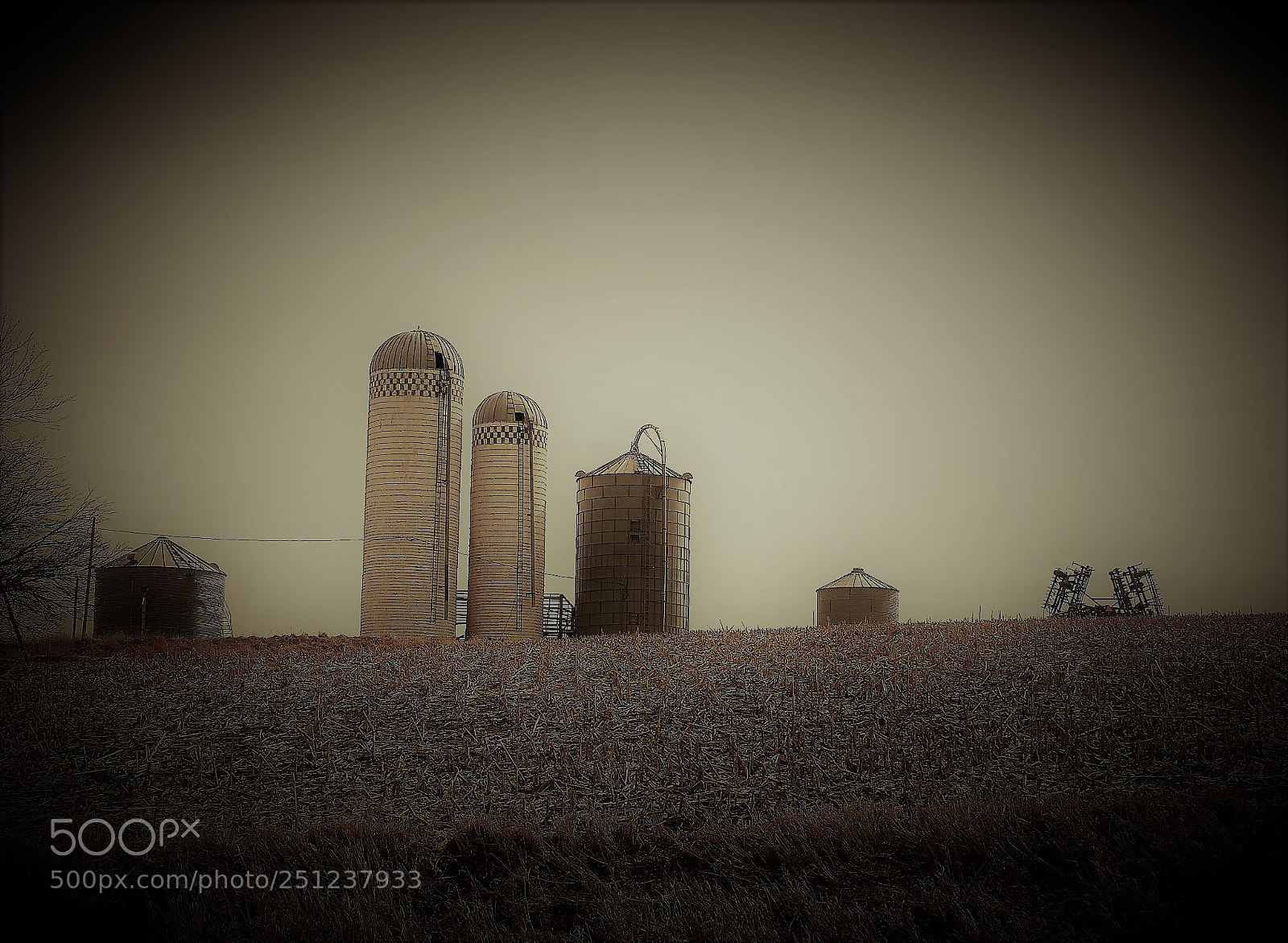 Canon EOS 500D (EOS Rebel T1i / EOS Kiss X3) sample photo. Silos of the midwest photography