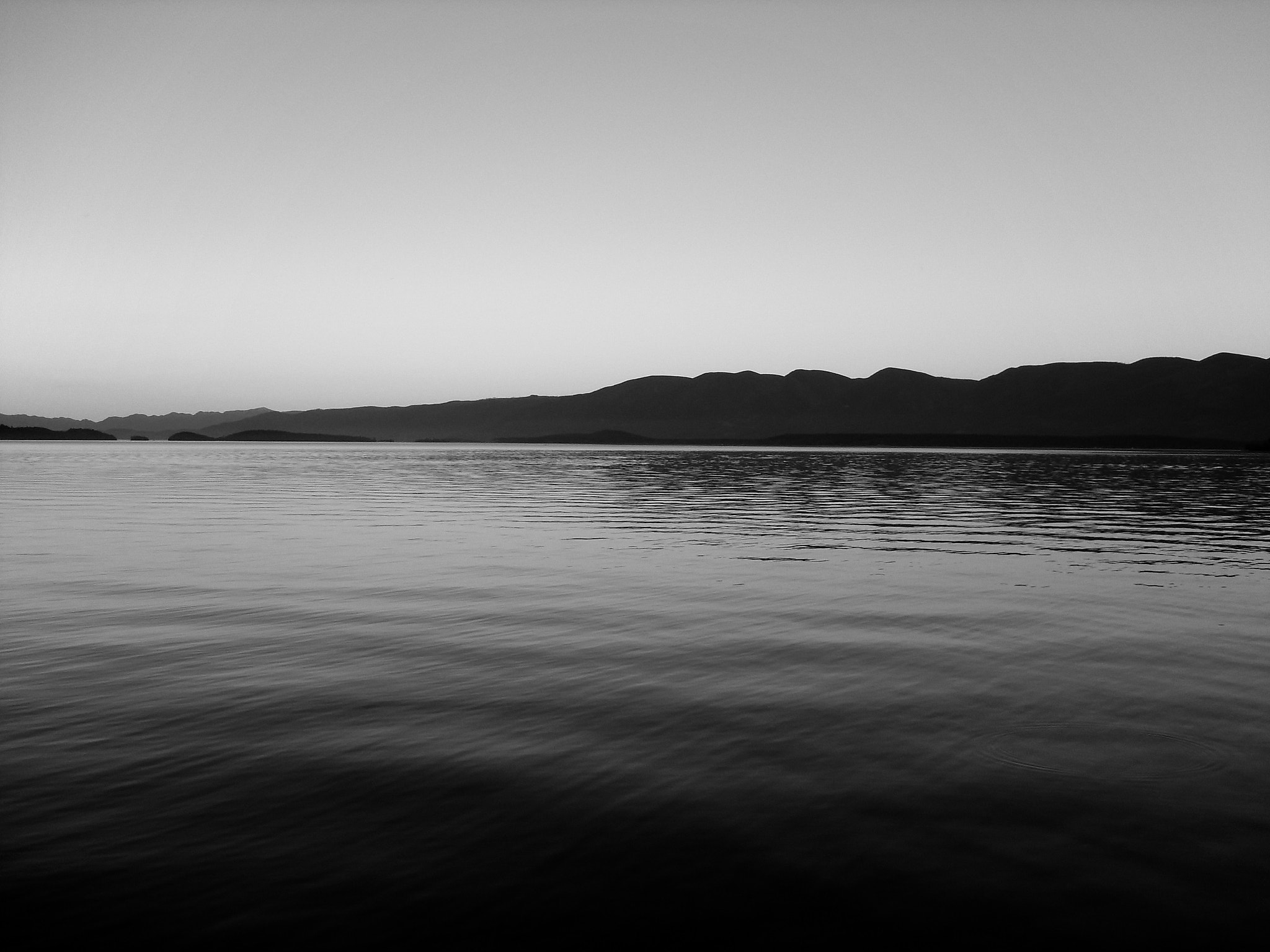 Sony DSC-W1 sample photo. Flathead lake monochromatic photography