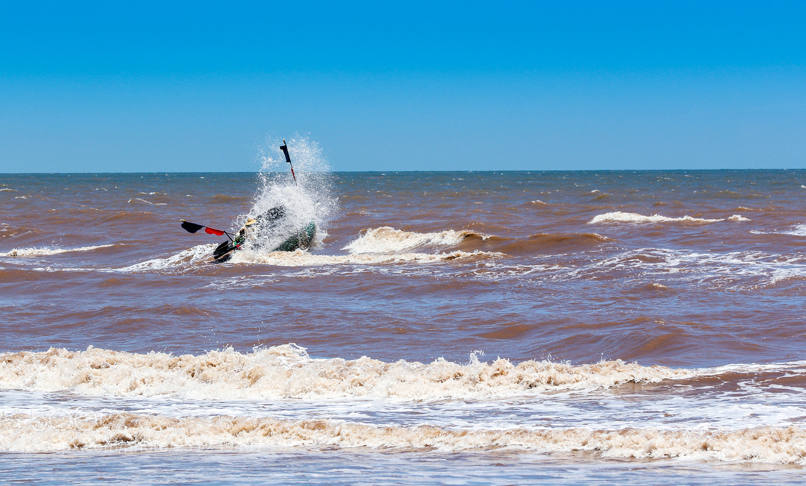 Canon EOS 7D Mark II sample photo. Boat and splashing waves photography