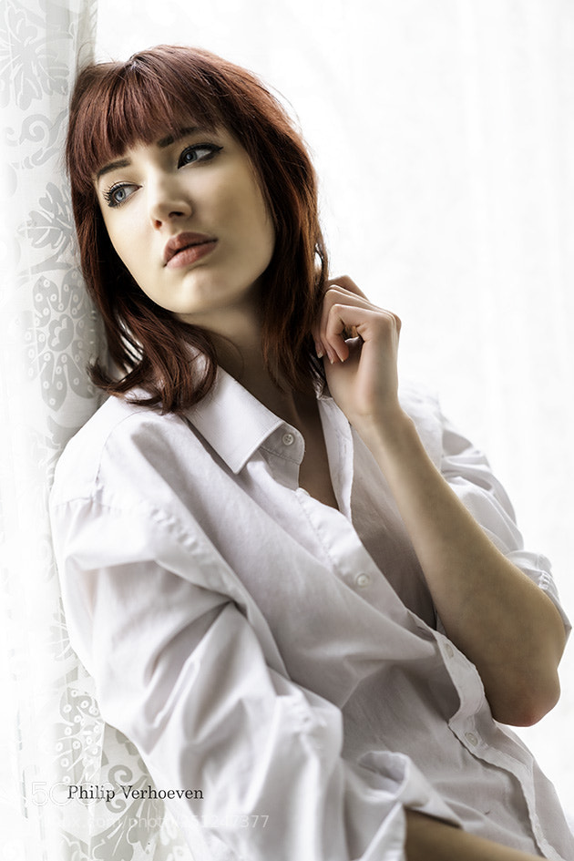 Sony a7R II sample photo. Yulia in front of photography