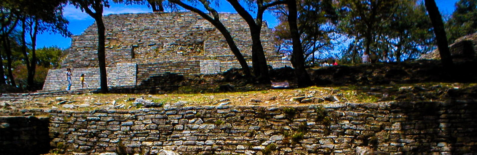 Olympus C120,D380 sample photo. Templo principal las ranas photography