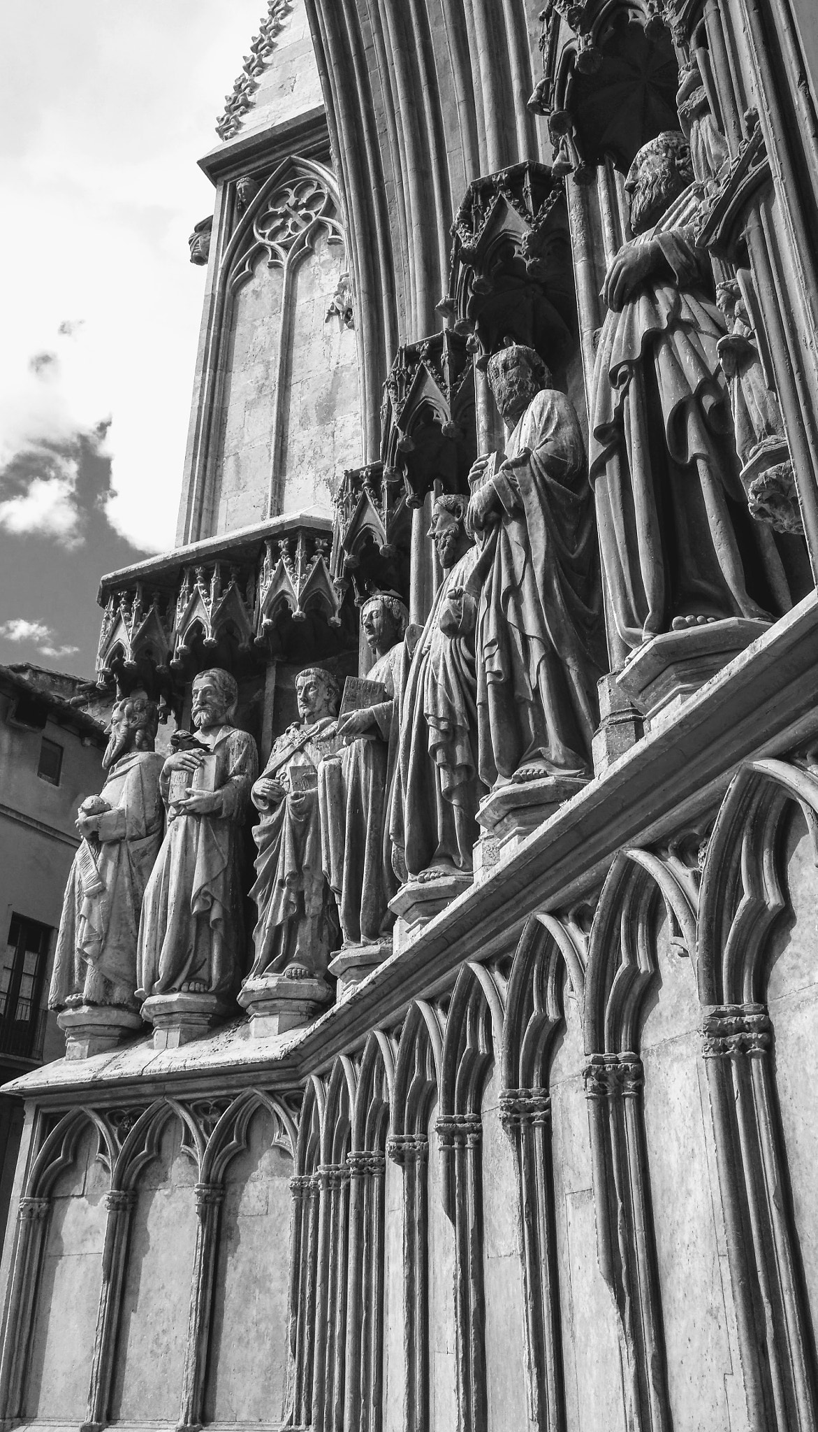 HUAWEI nova plus sample photo. M.g. figures of the arch, door cathedral santa maría de tarragona photography