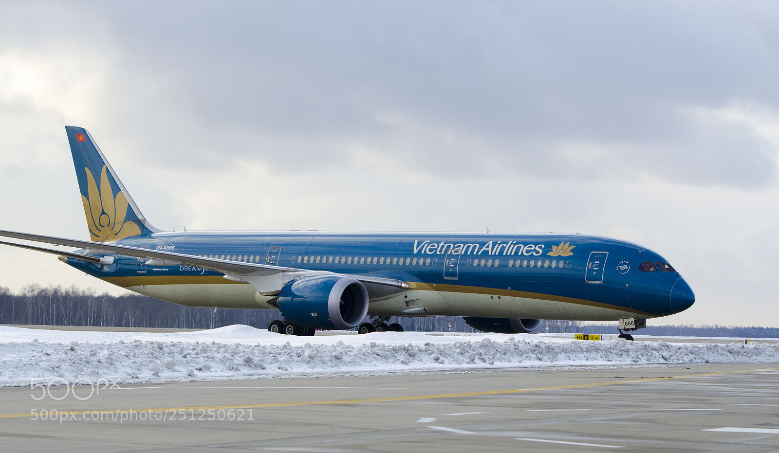 Nikon D7000 sample photo. Vn-a866 vietnam airlines boeing photography