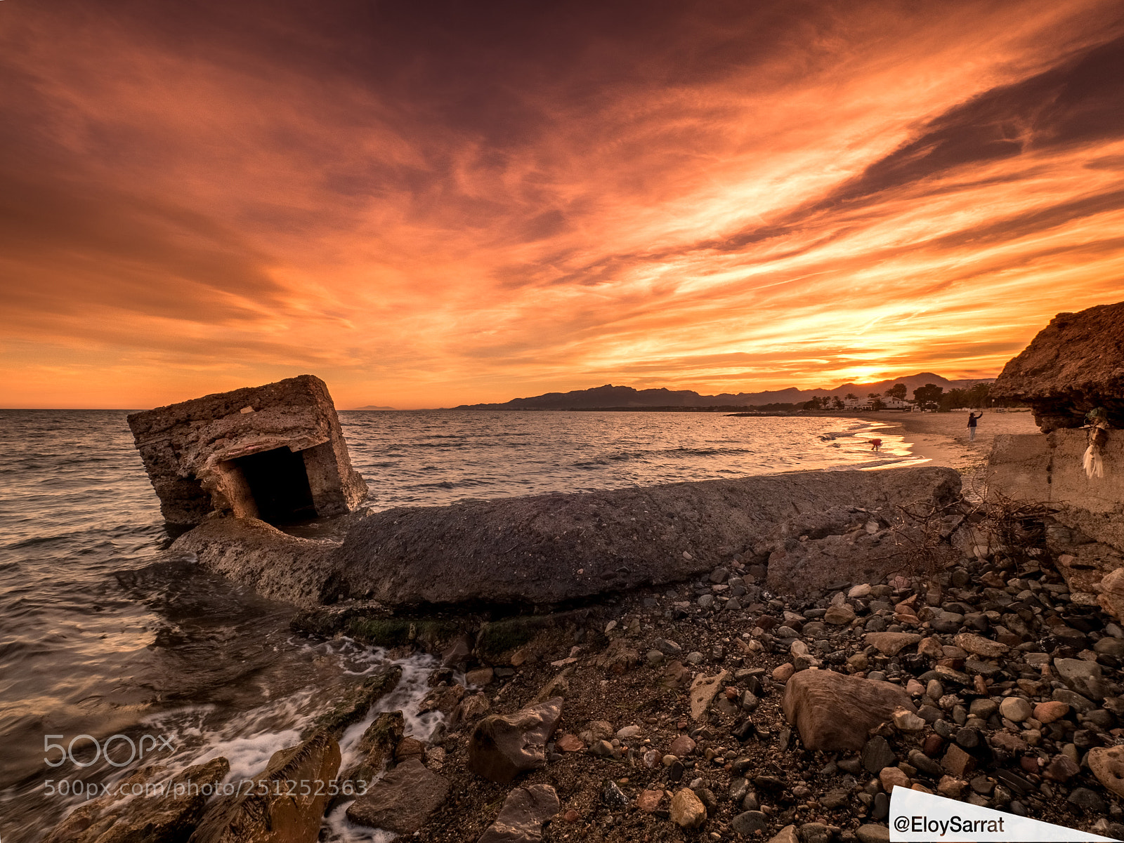Olympus OM-D E-M5 II sample photo. Sunset at montroig bay photography